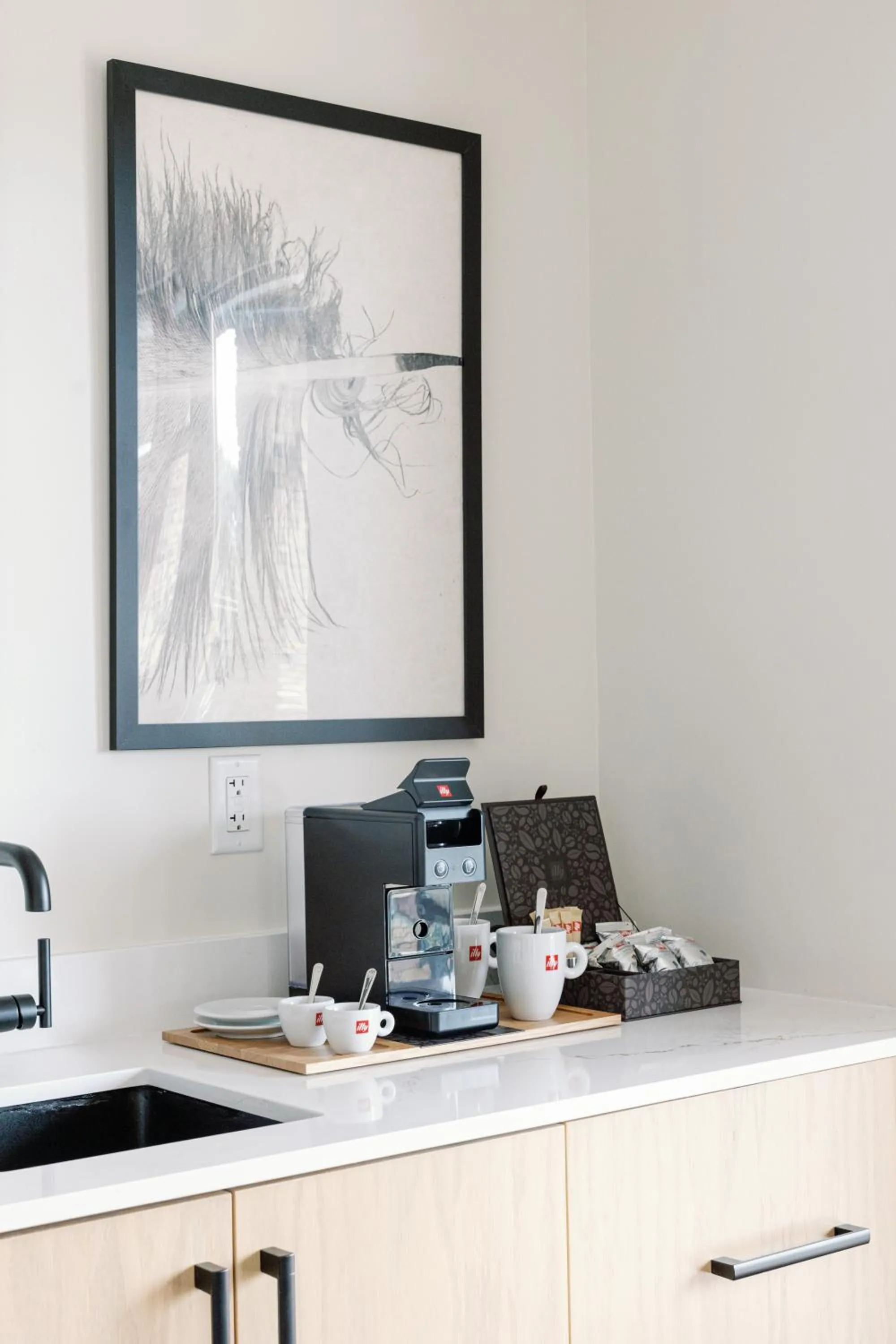 Coffee/tea facilities in The Embers Hotel