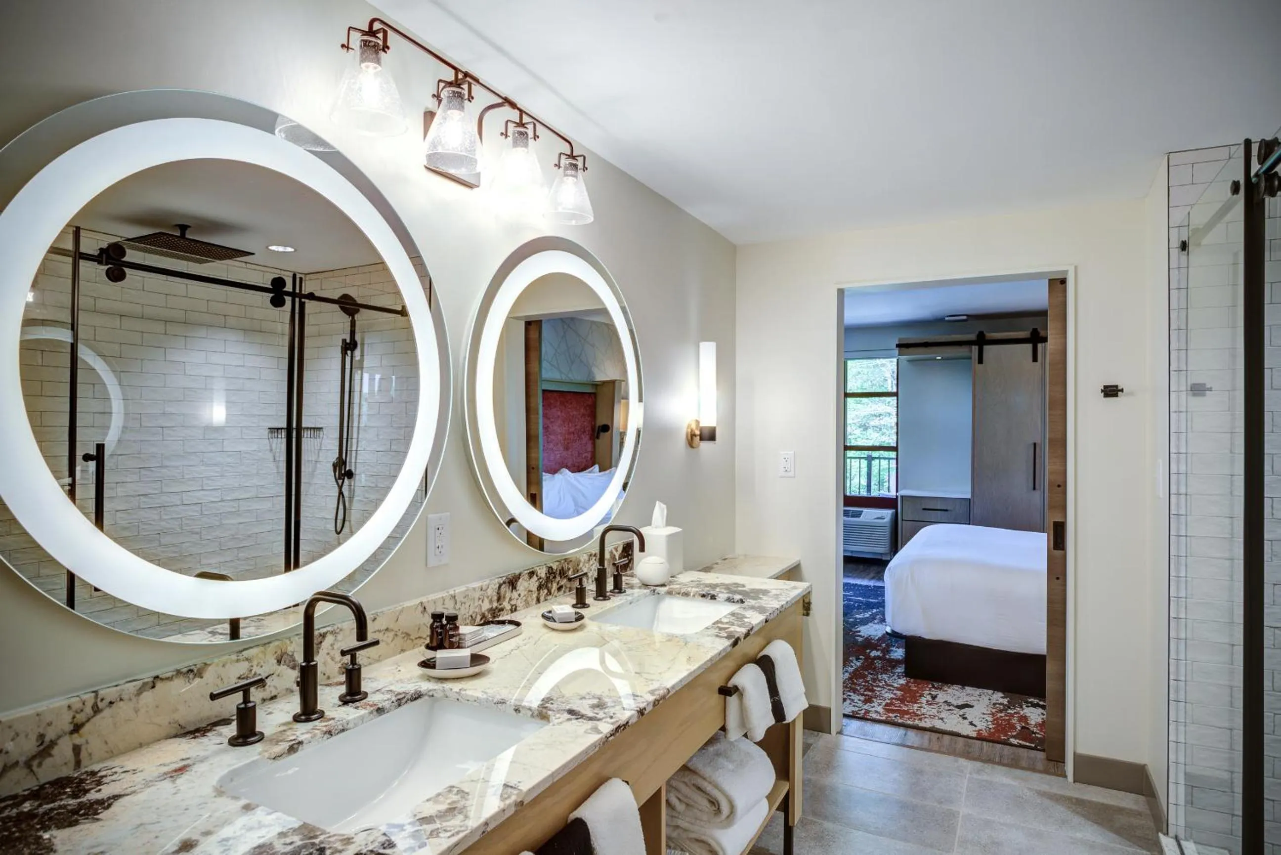 Bathroom, Bed in The Embers Hotel