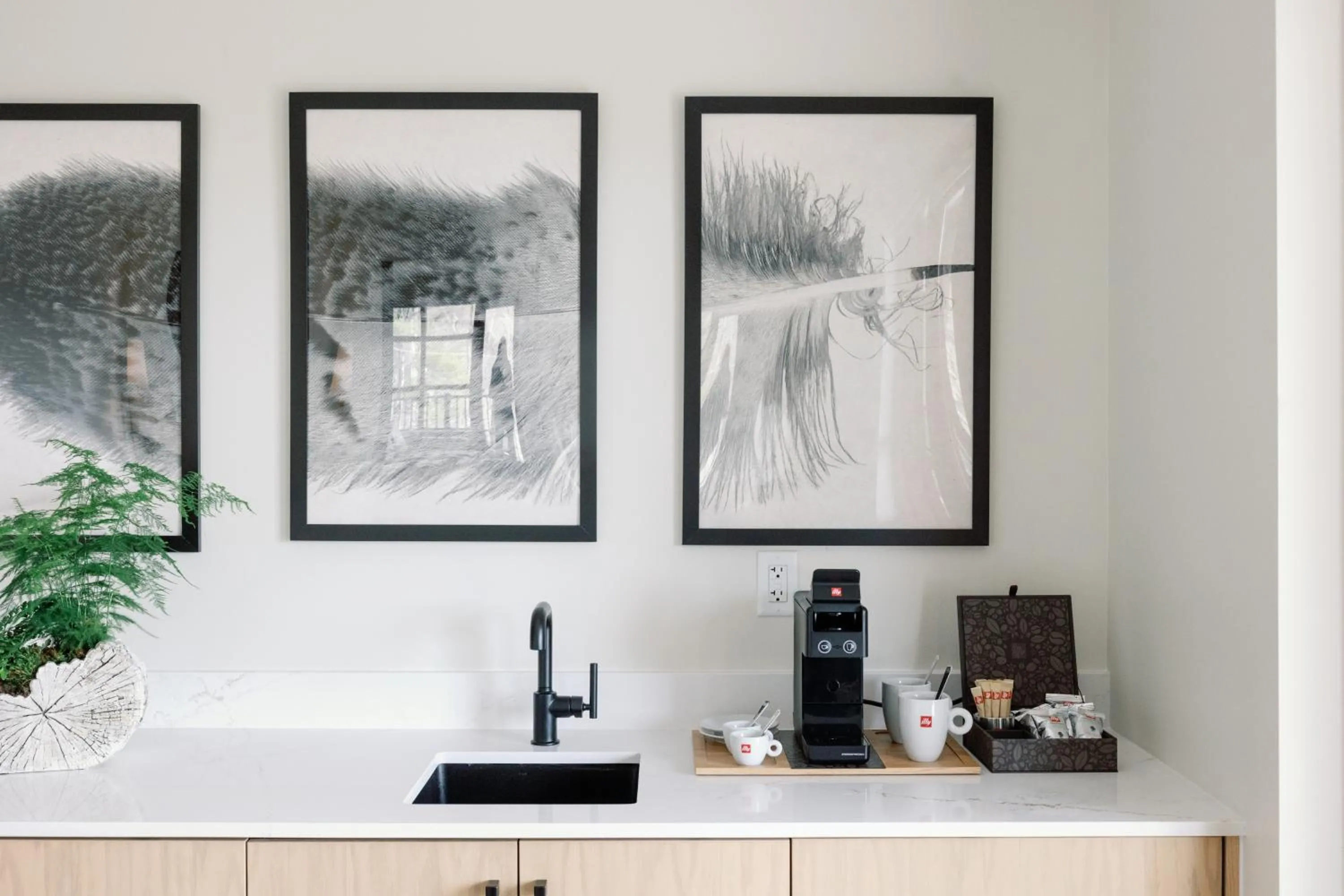 Coffee/tea facilities in The Embers Hotel