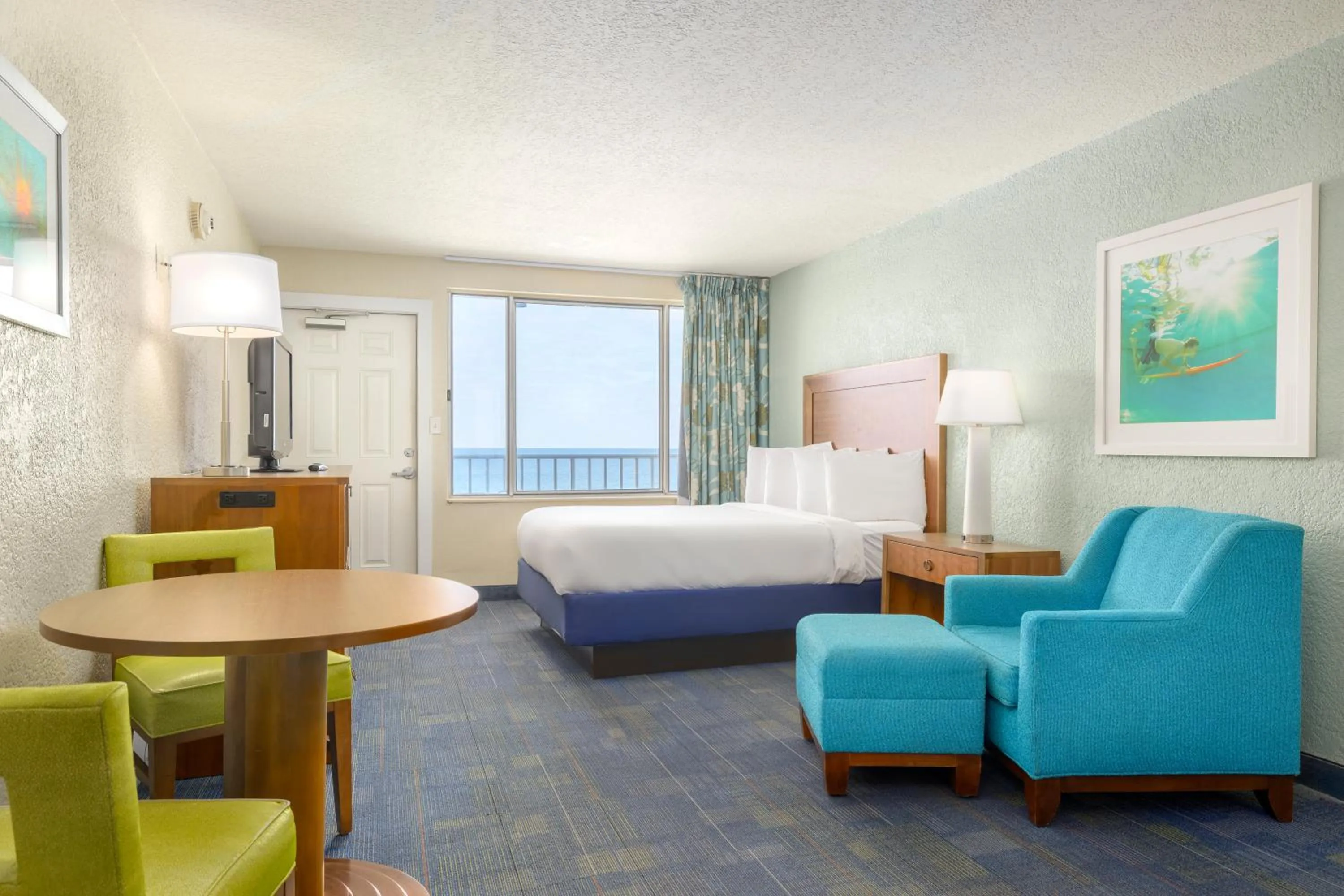 Photo of the whole room, Bed in Beachside Resort Panama City Beach