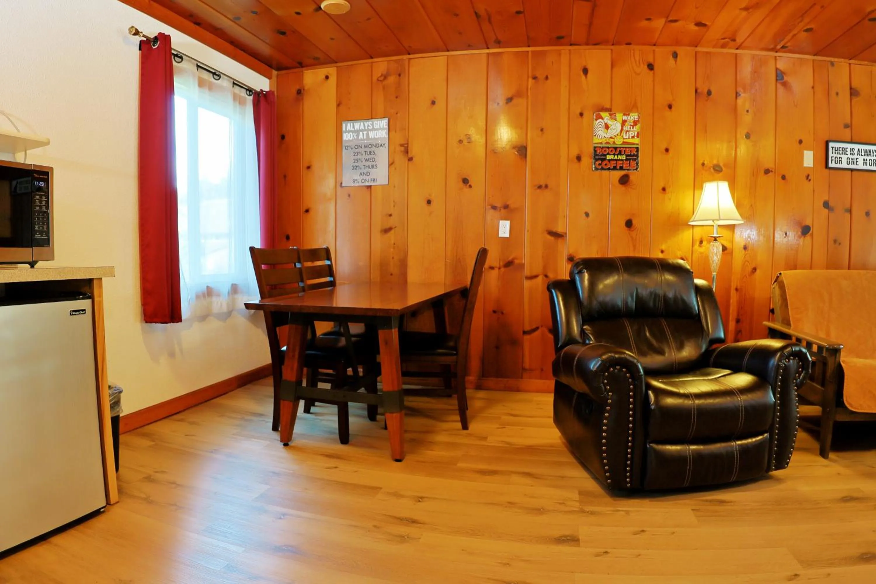 Dining area in Park Motel and Cabins