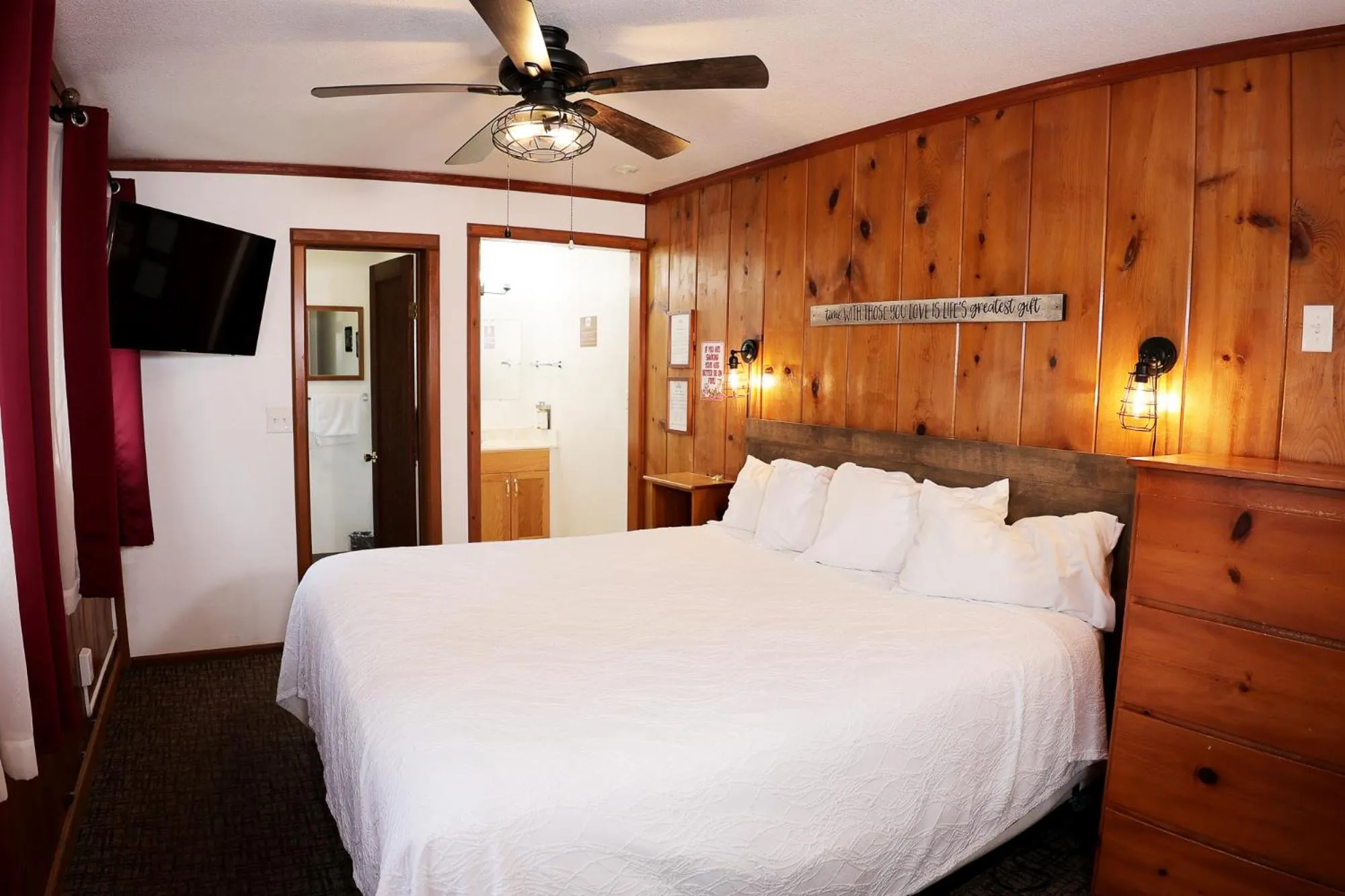 Bedroom, Bed in Park Motel and Cabins