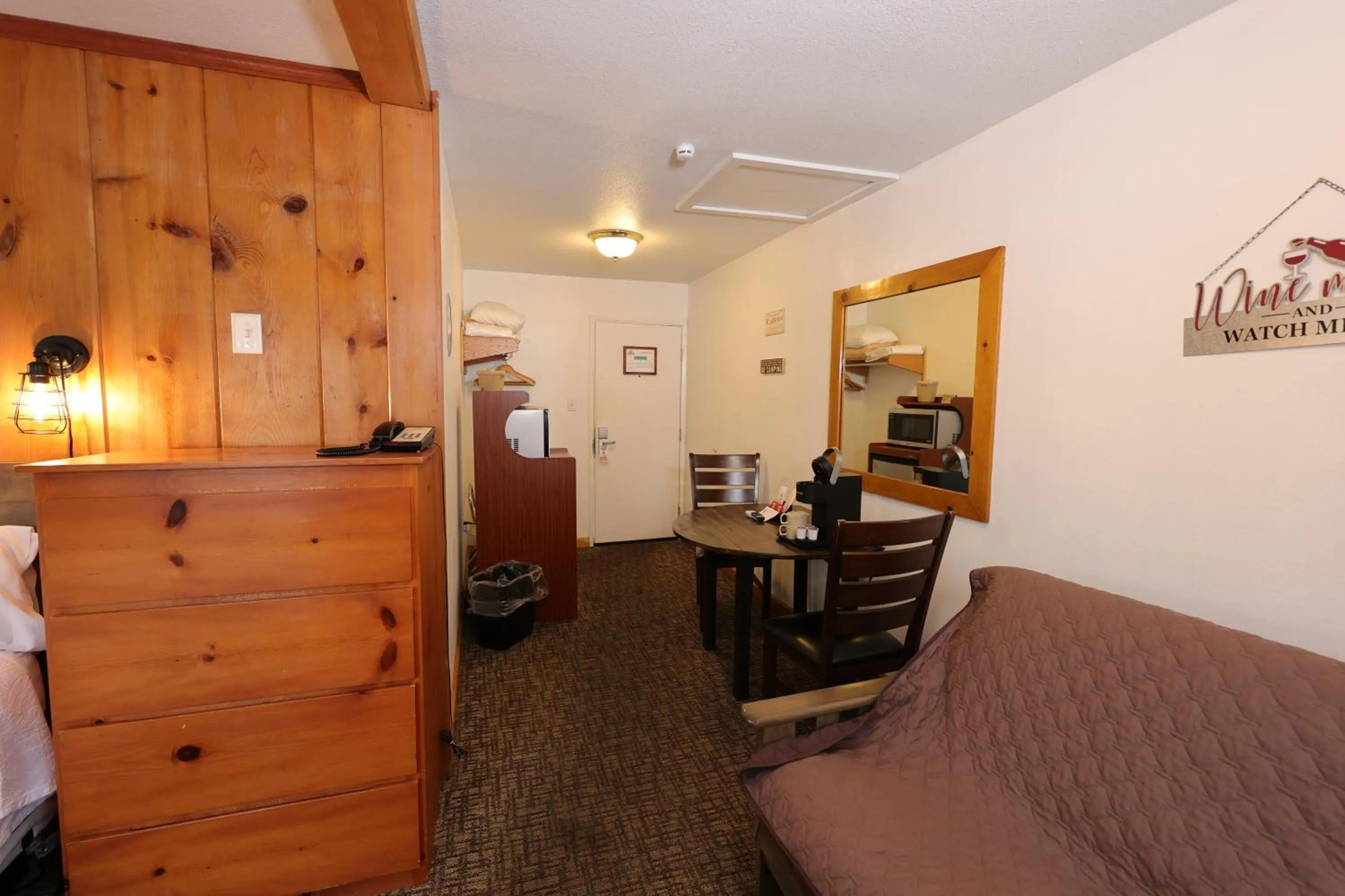 Park Motel and Cabins