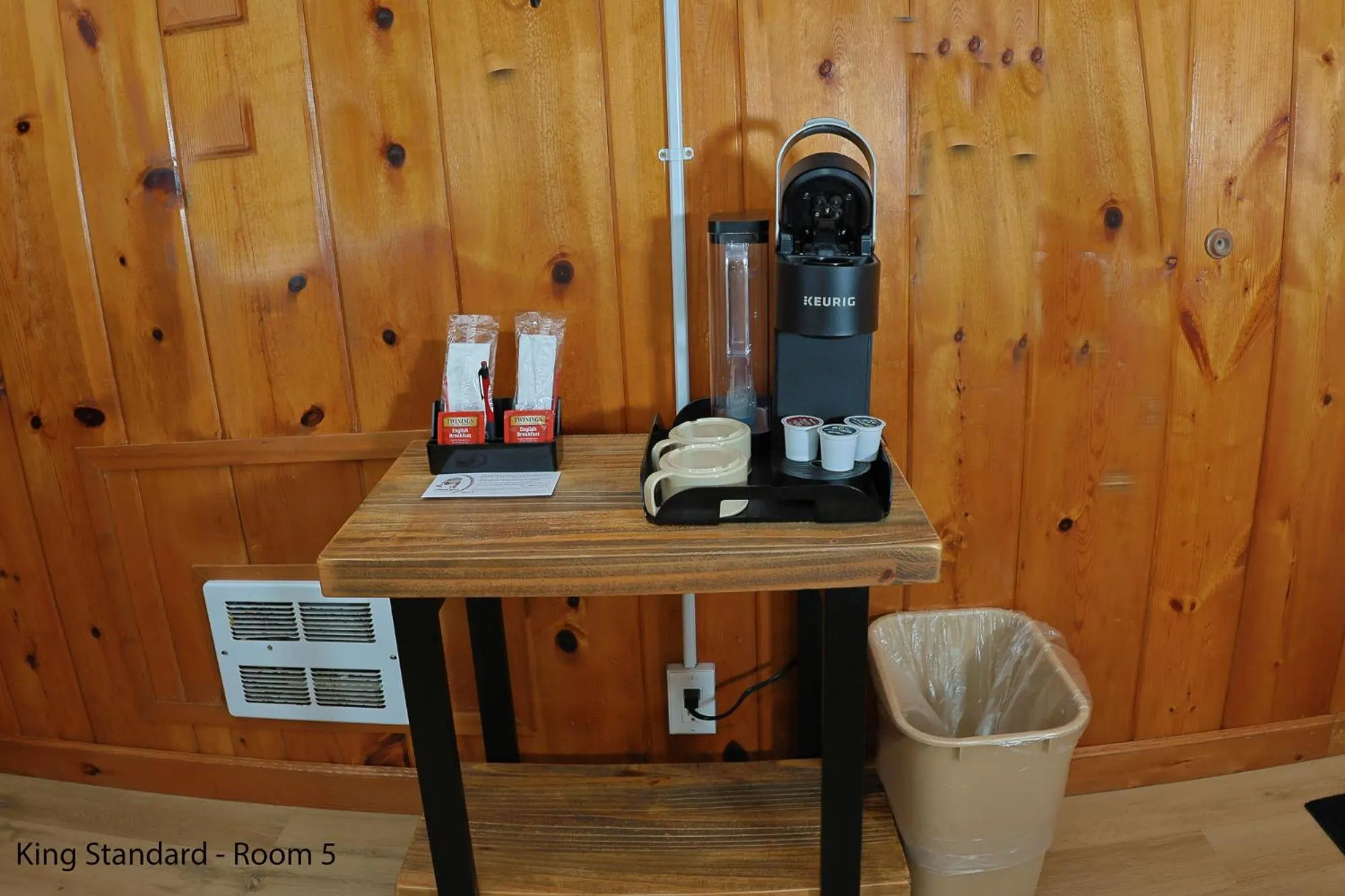 Coffee/tea facilities in Park Motel and Cabins