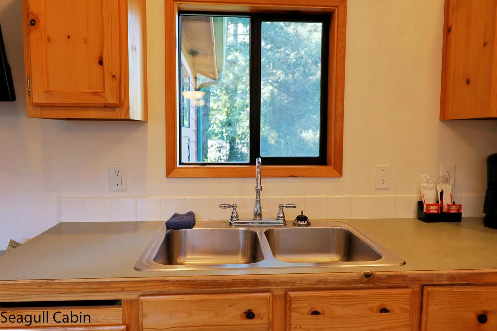 kitchen in Park Motel and Cabins