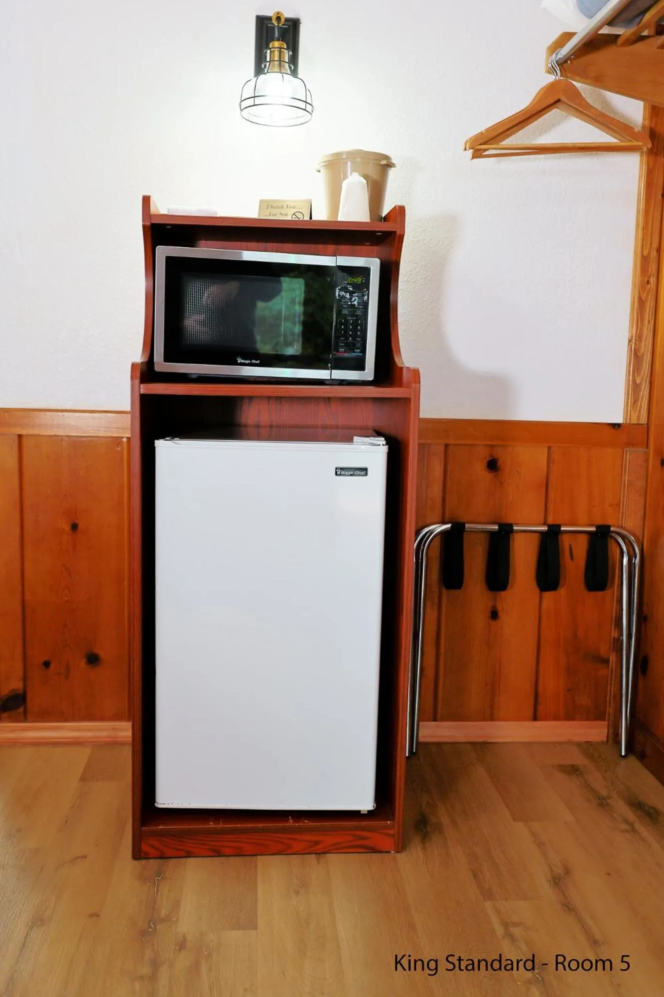 microwave in Park Motel and Cabins