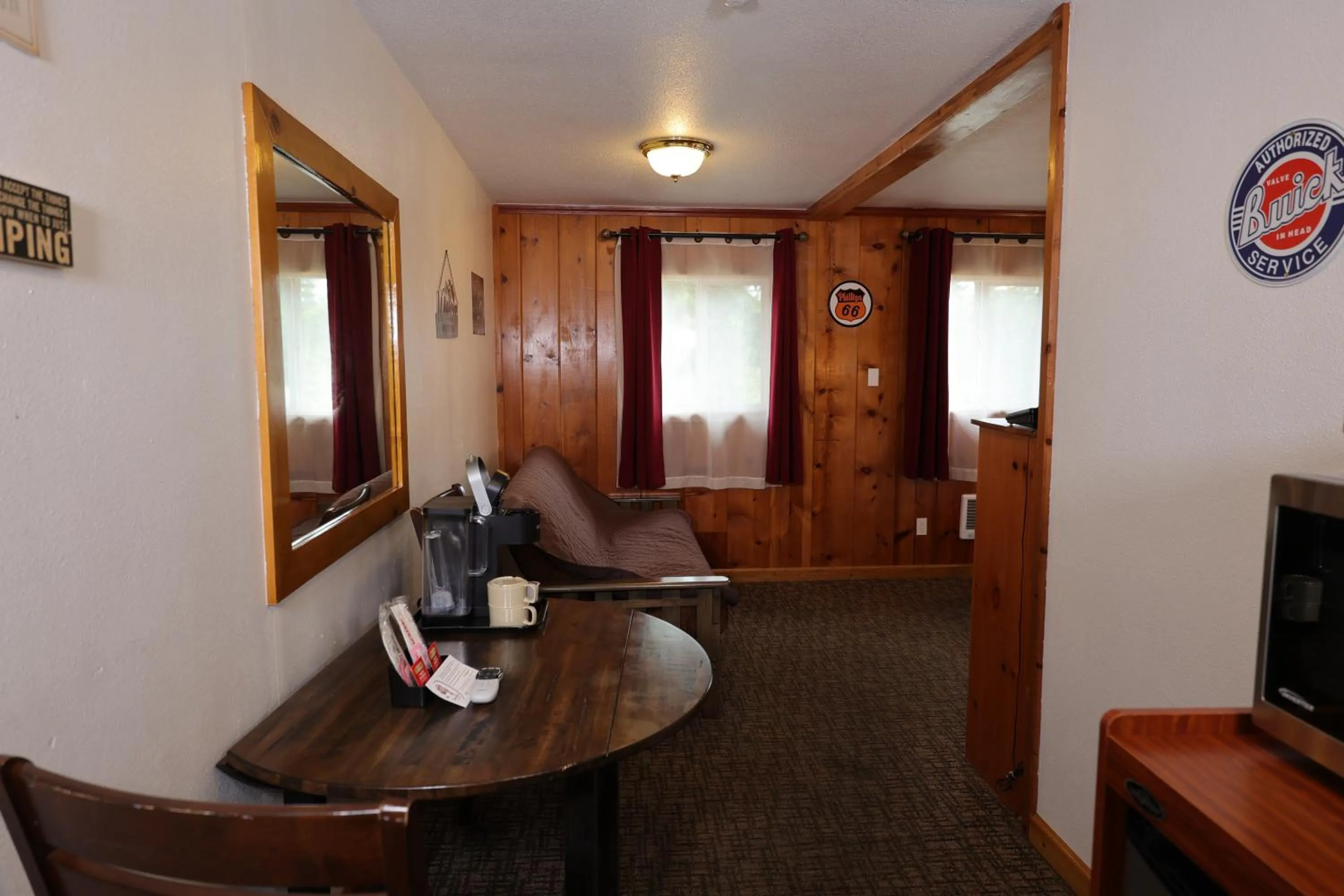 Park Motel and Cabins