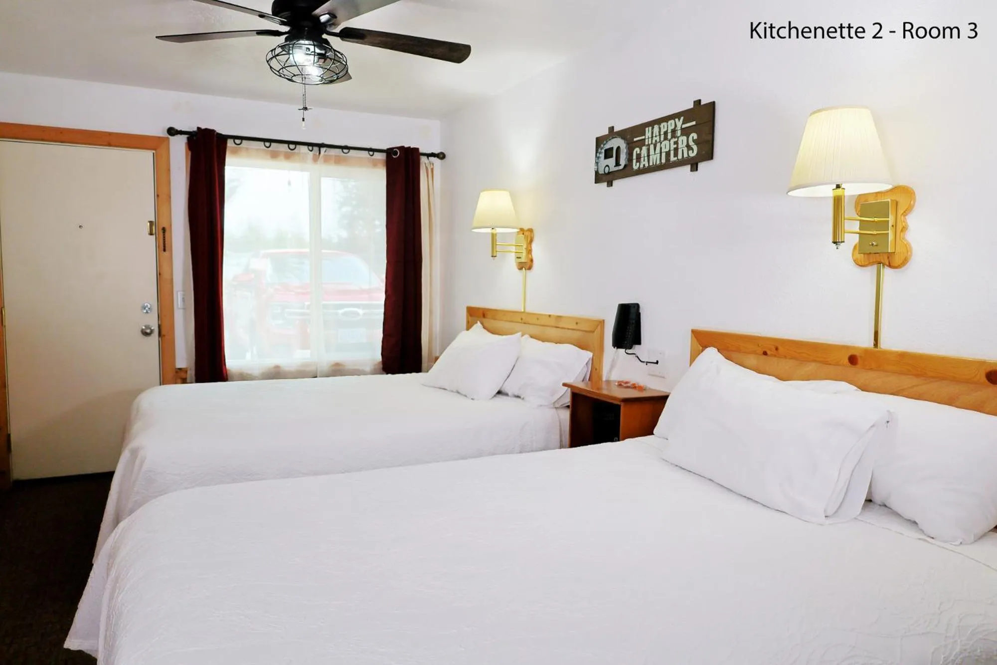 Bed in Park Motel and Cabins