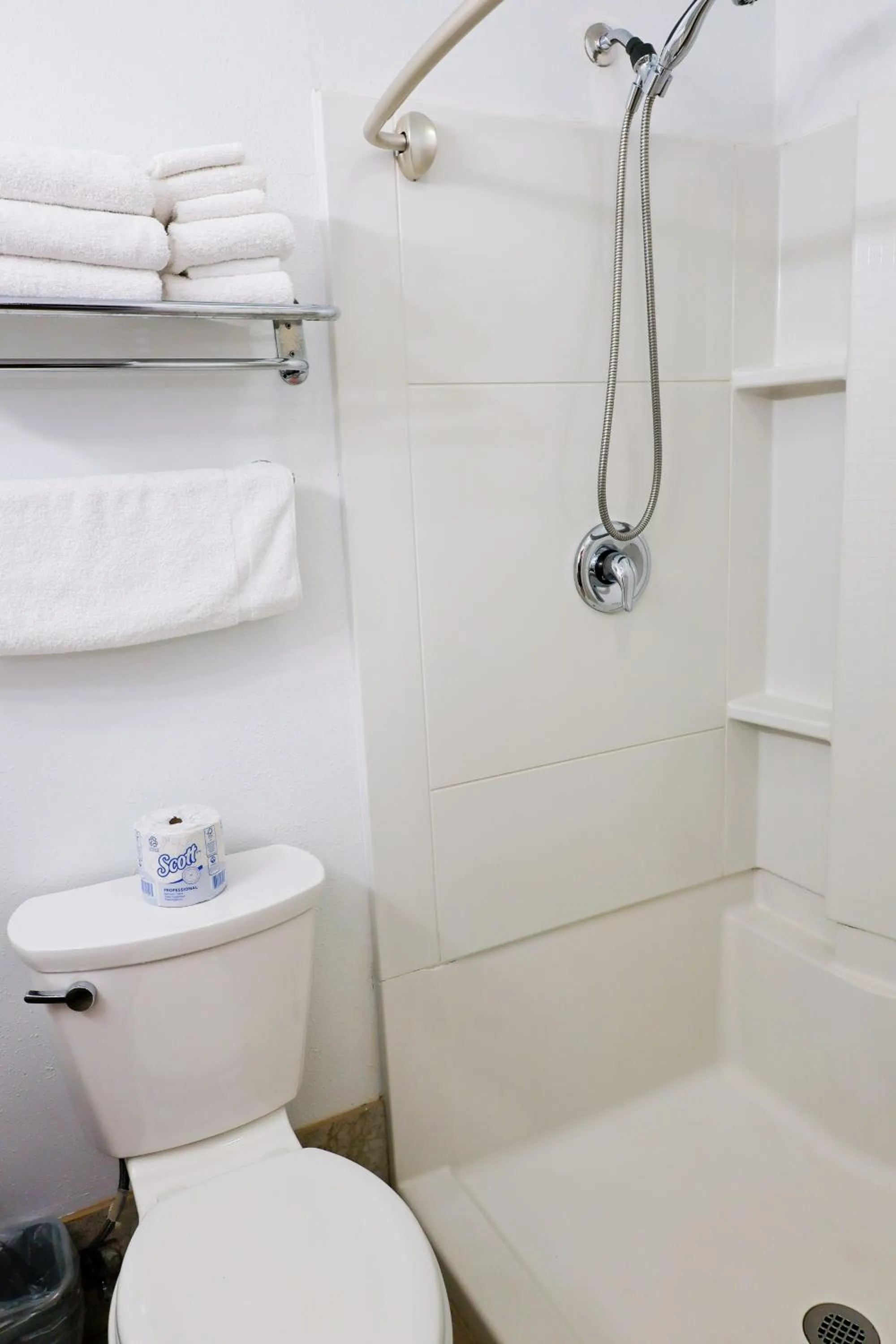 Shower in Park Motel and Cabins