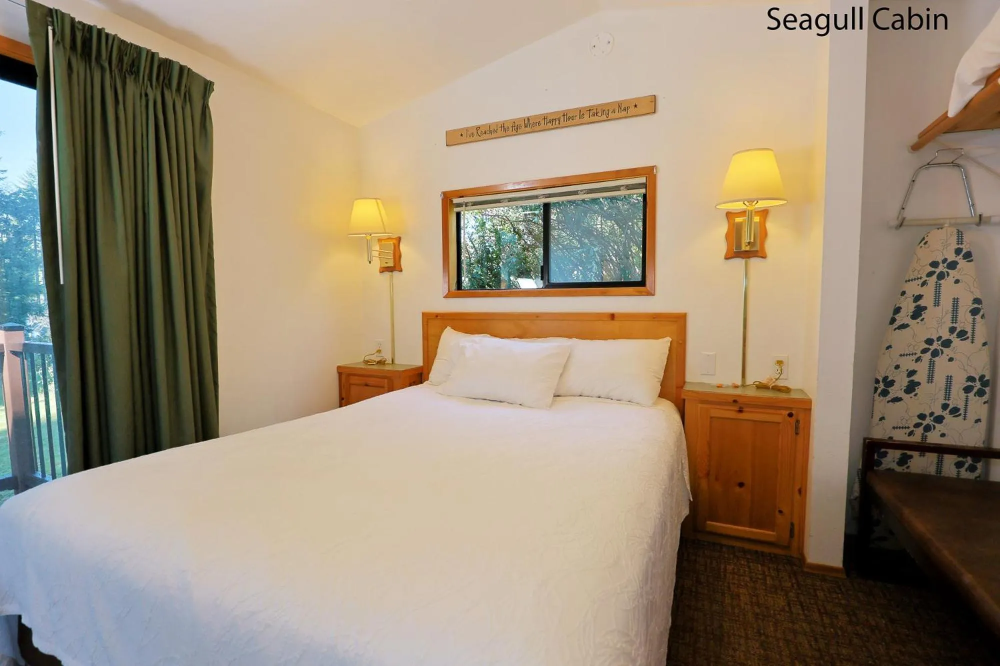 Bed in Park Motel and Cabins