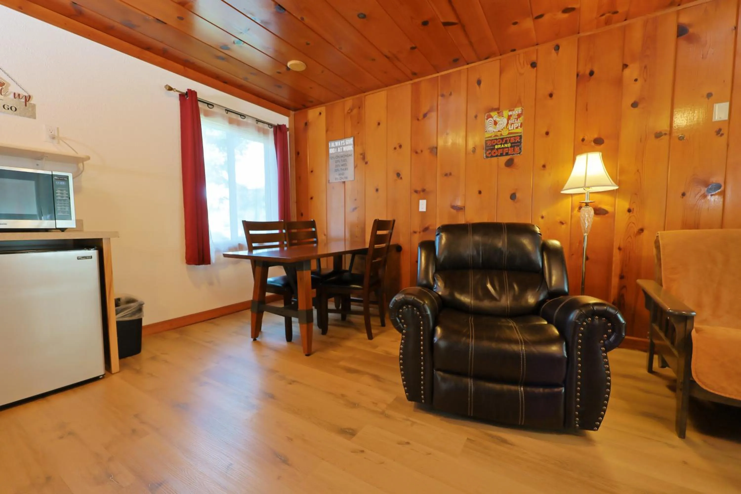 Dining area in Park Motel and Cabins