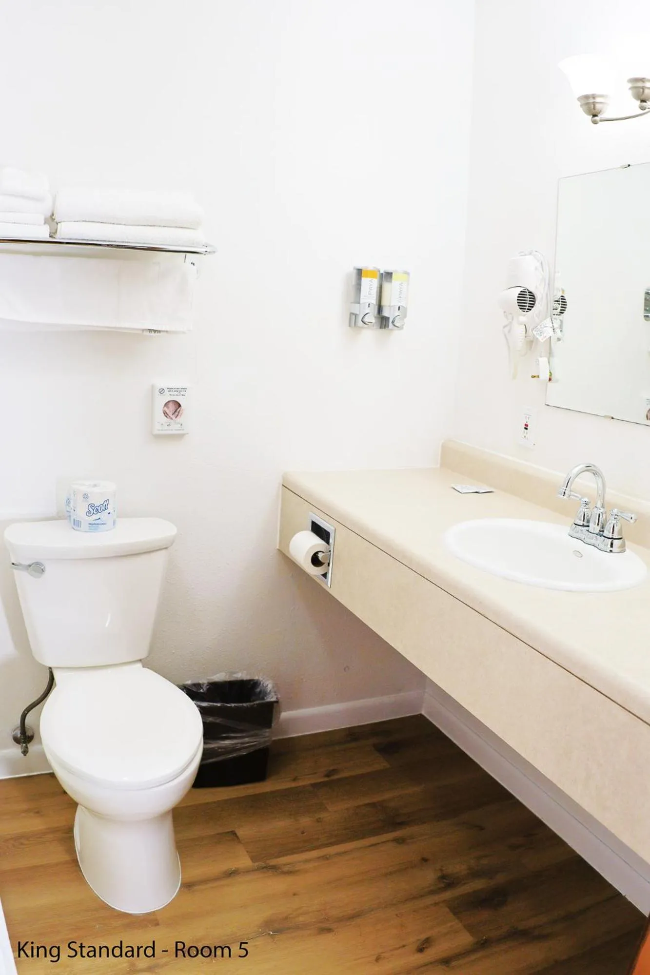 Toilet in Park Motel and Cabins