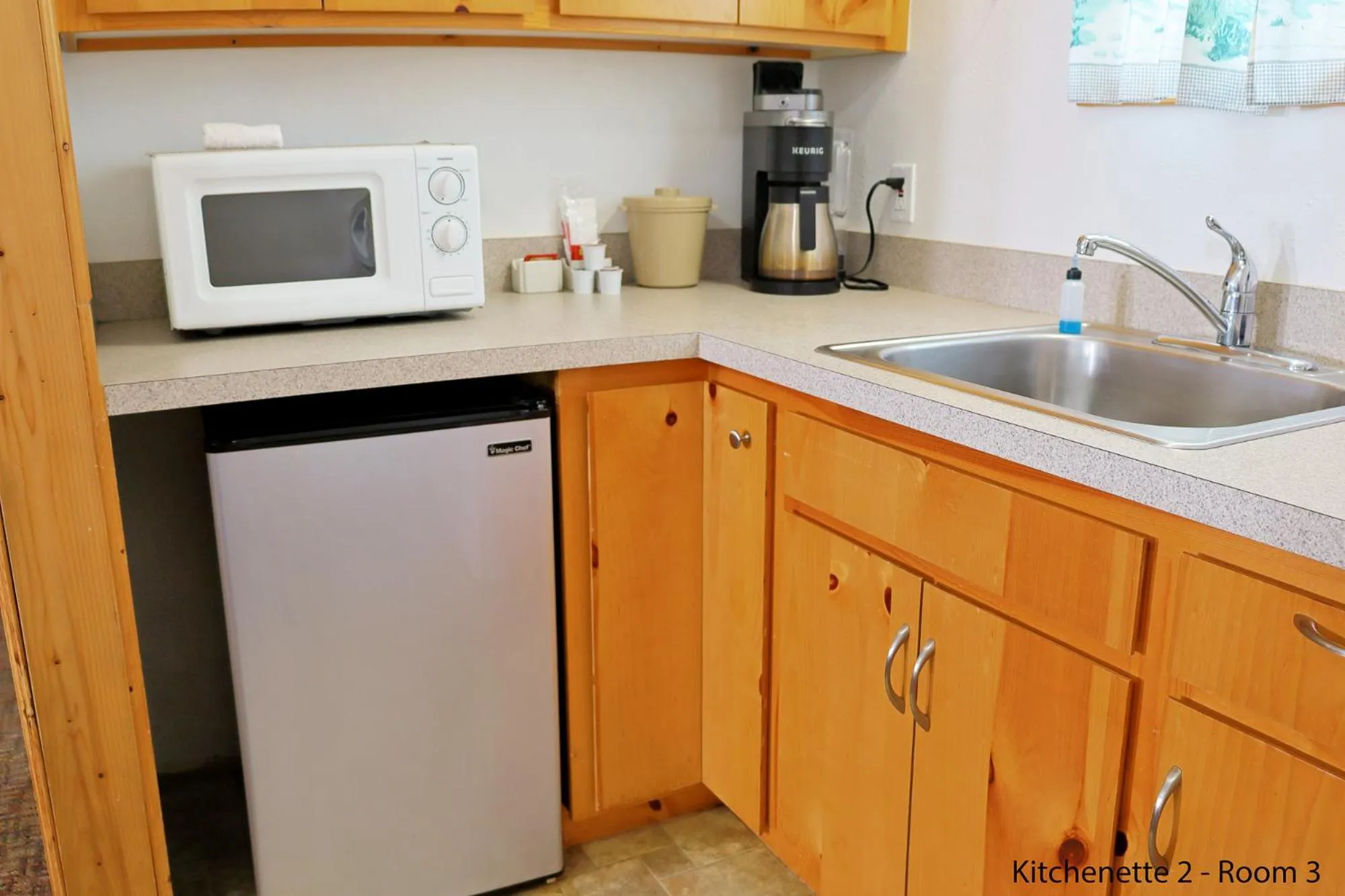 kitchen in Park Motel and Cabins
