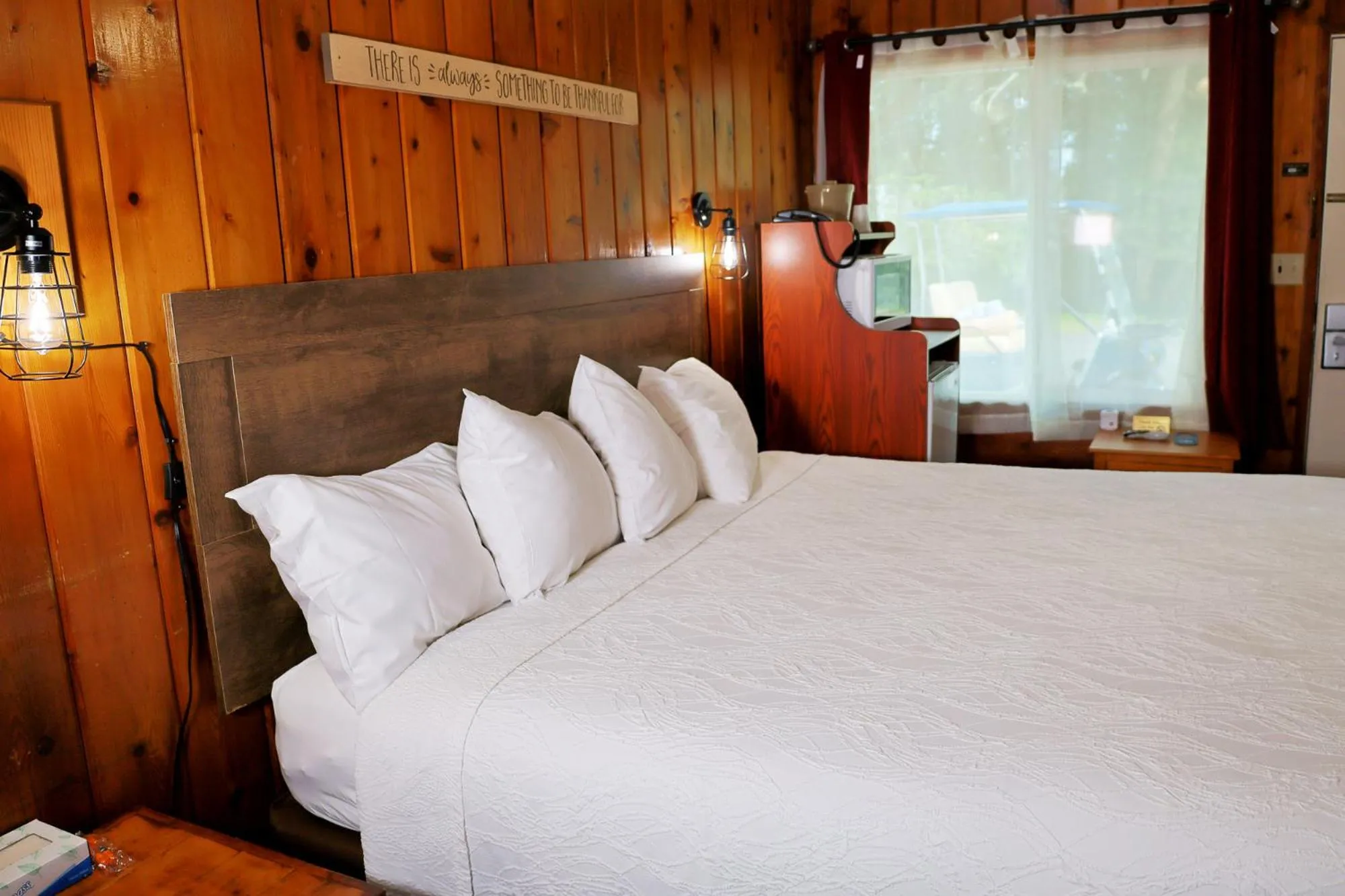 Bed in Park Motel and Cabins