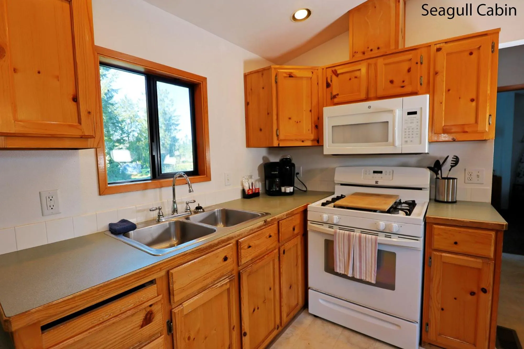 microwave in Park Motel and Cabins