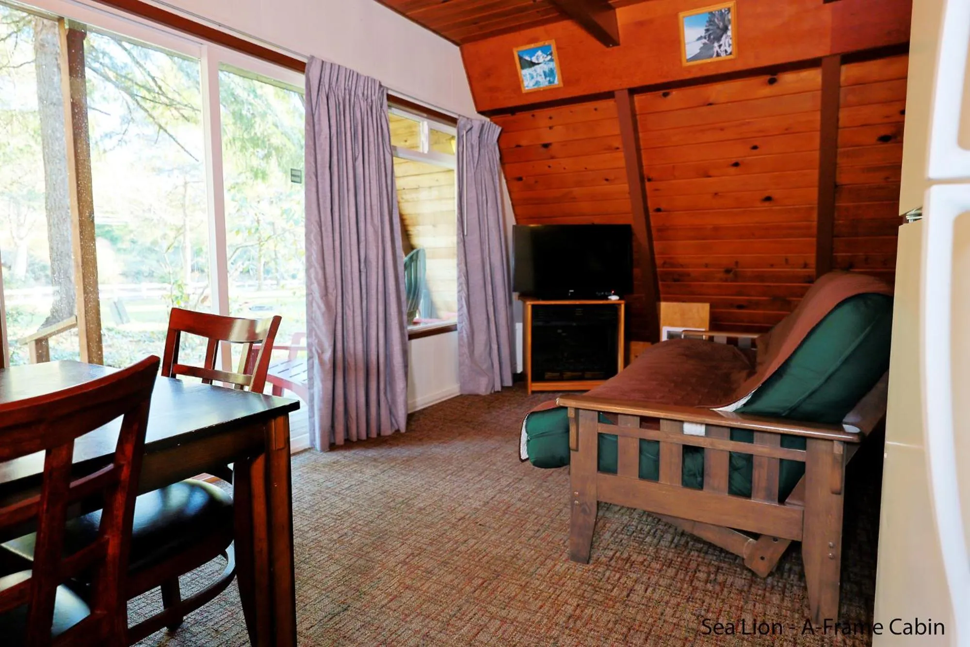 TV and multimedia in Park Motel and Cabins