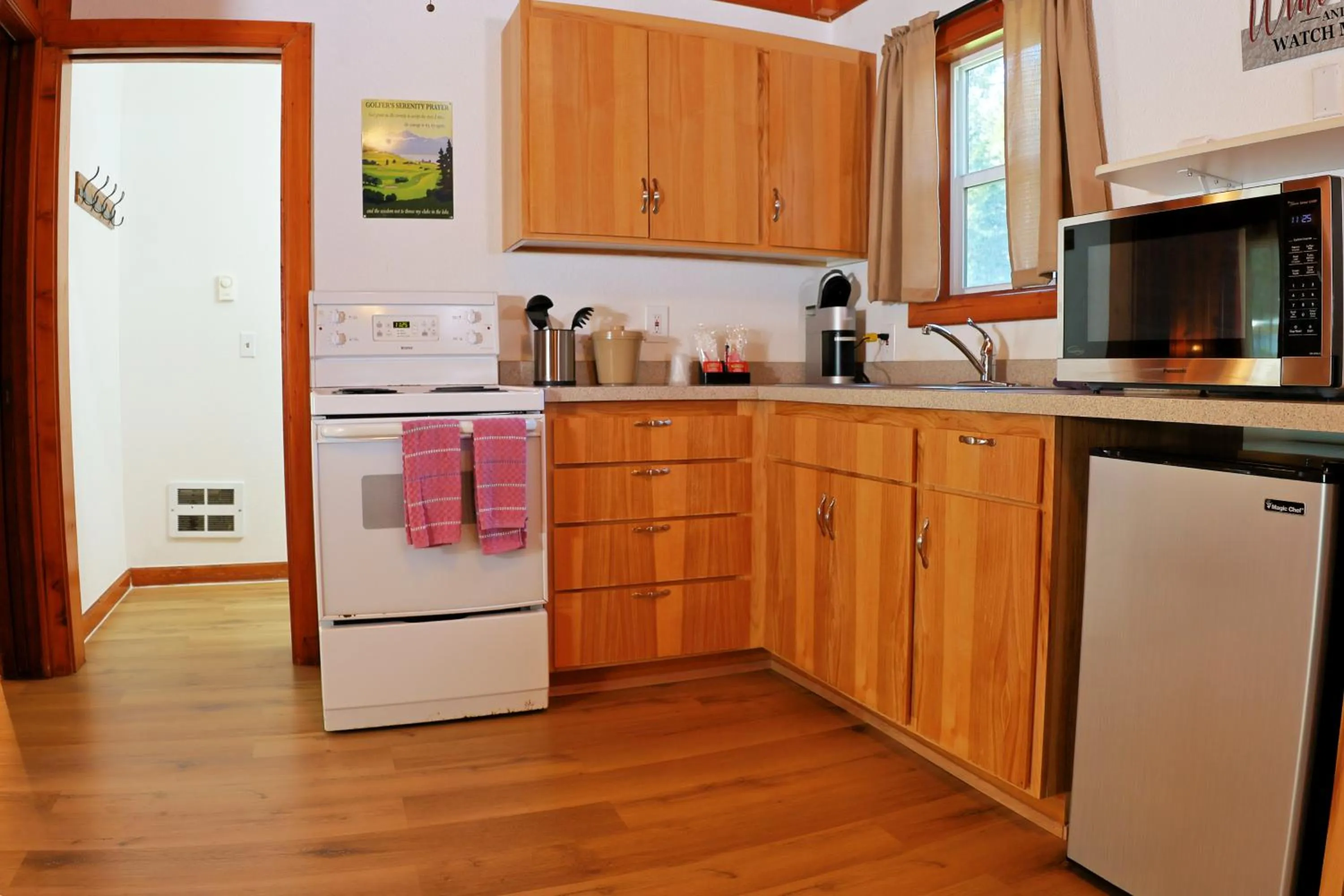 Kitchen or kitchenette in Park Motel and Cabins