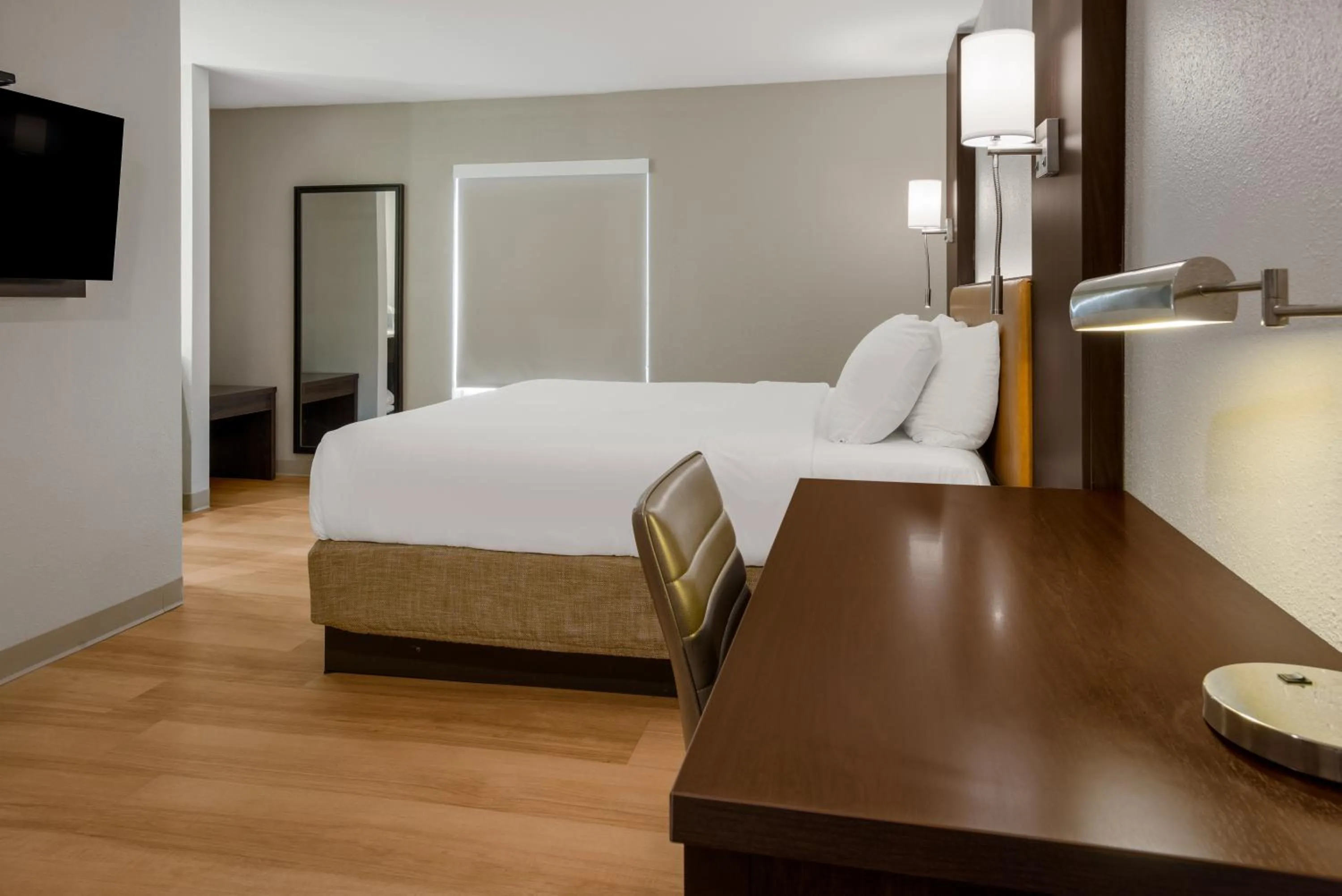 Bed in The Marco Hotel Lake Charles