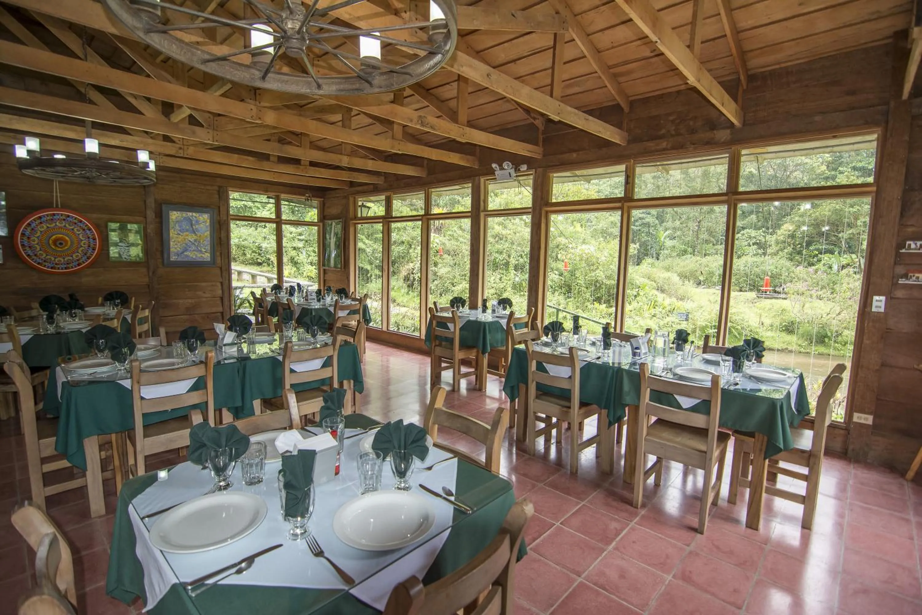 Restaurant/places to eat in Bosque de Paz Reserva Biologica