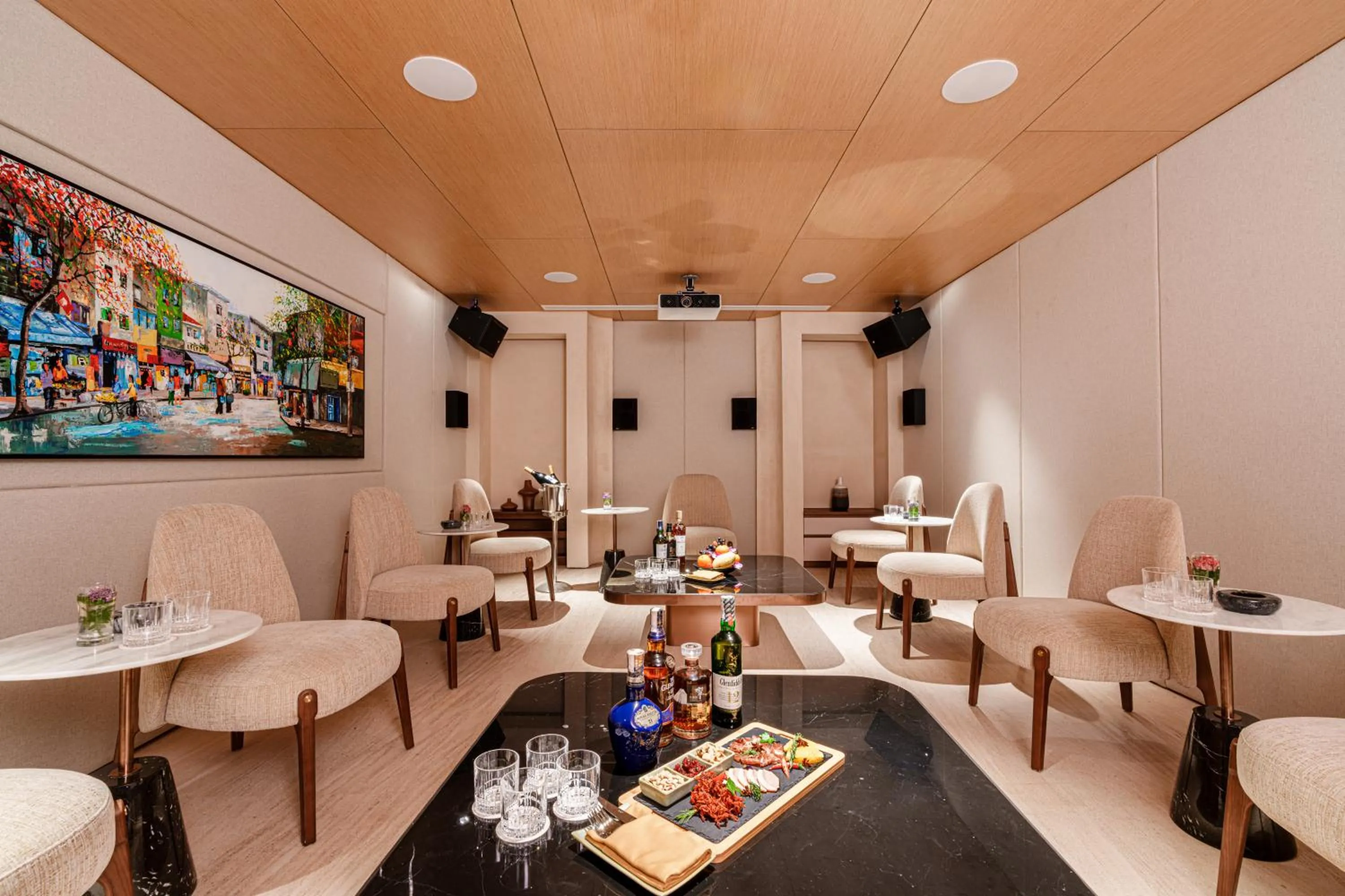 Communal lounge/ TV room in The Five Suites Lilas