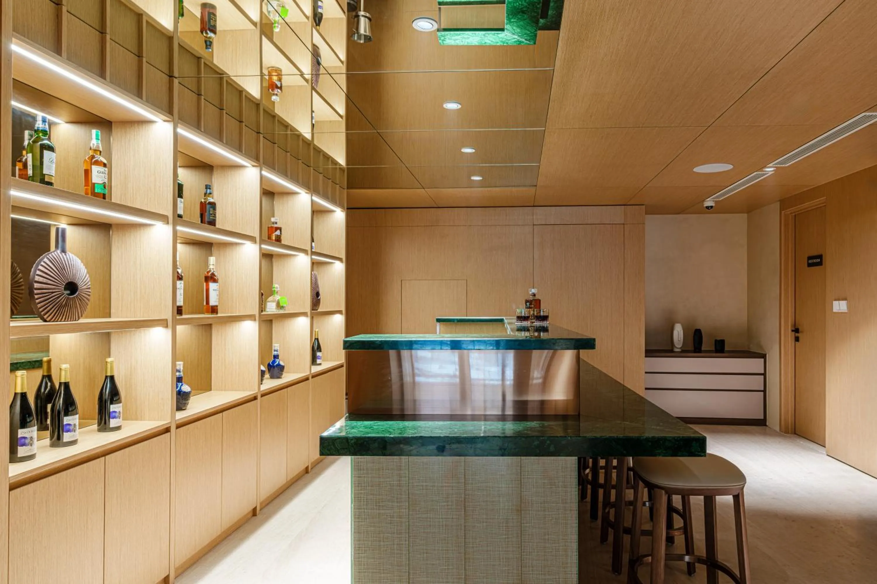 Lounge or bar in The Five Suites Lilas