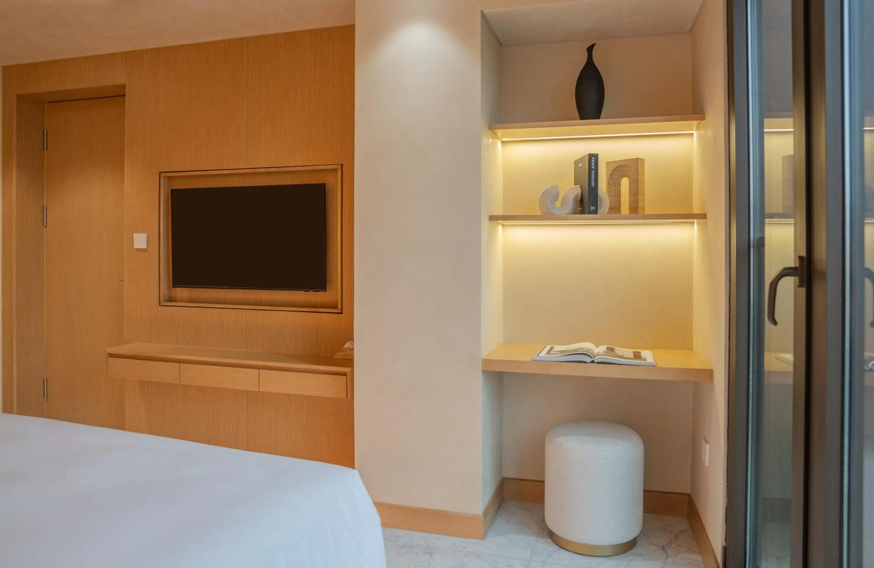 TV and multimedia, Bed in The Five Suites Lilas