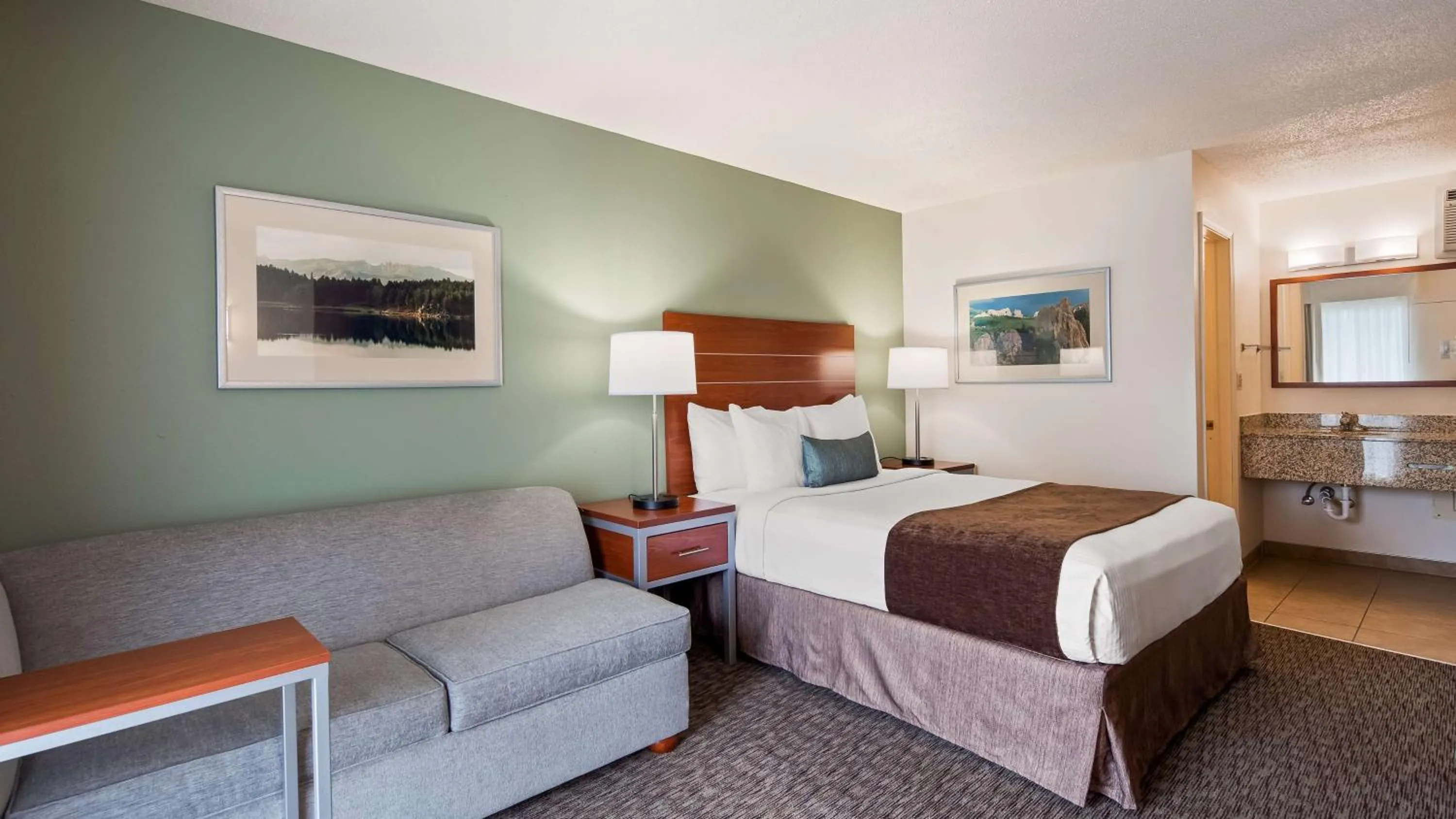 Bedroom, Bed in Best Western Buffalo Ridge Inn Near Mt Rushmore