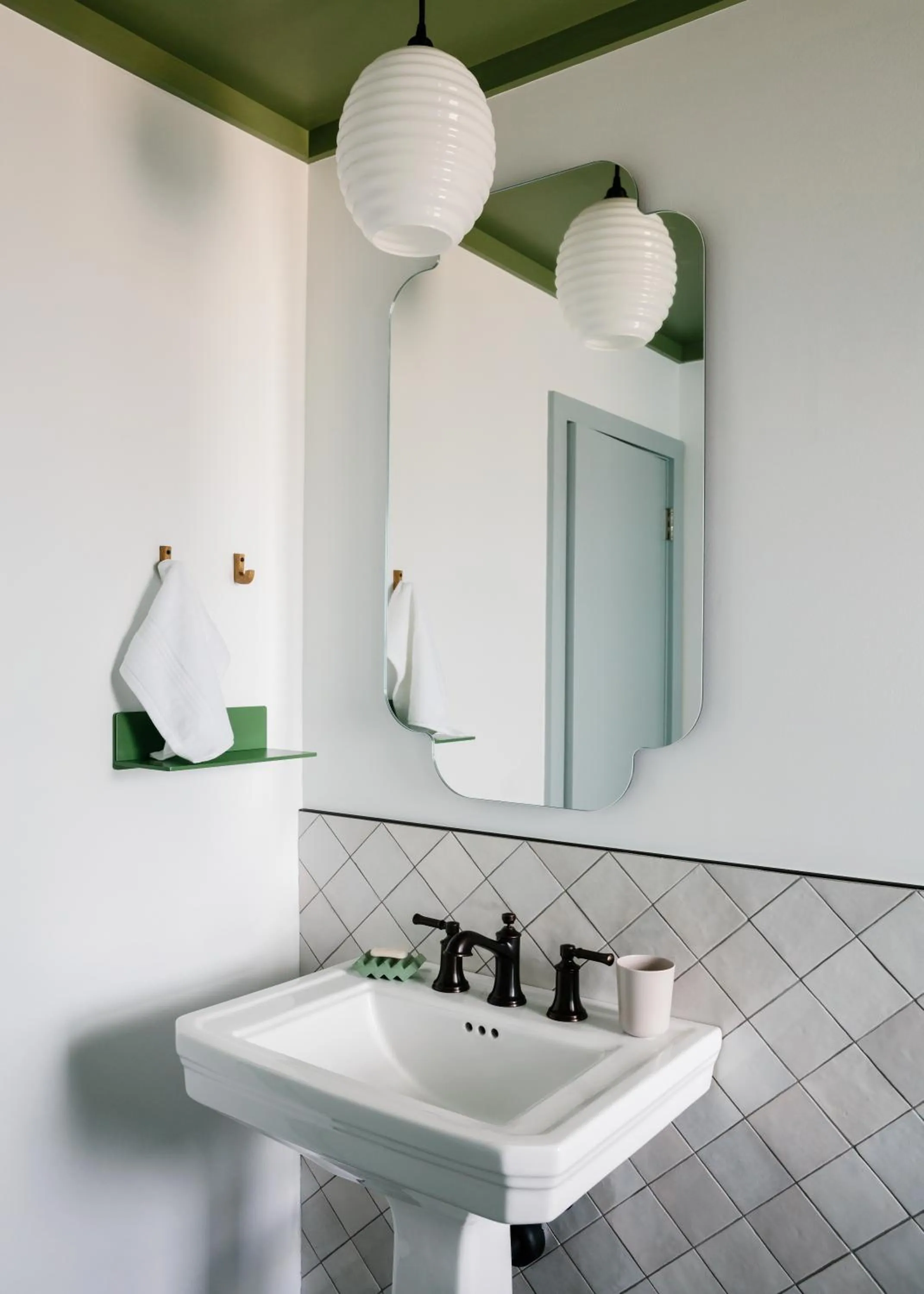 Bathroom in Daunts Albatross Motel