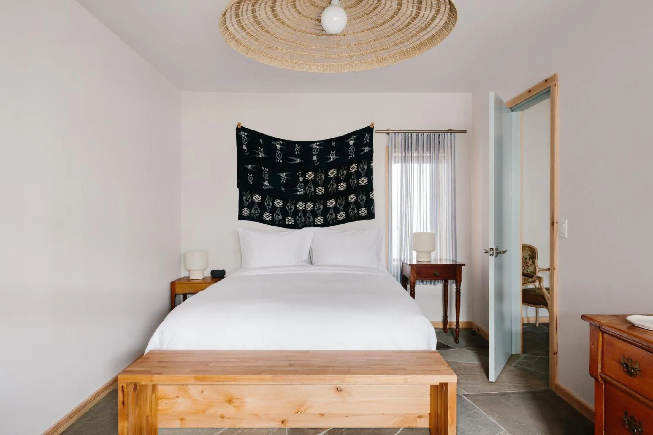 Bed in Daunts Albatross Motel