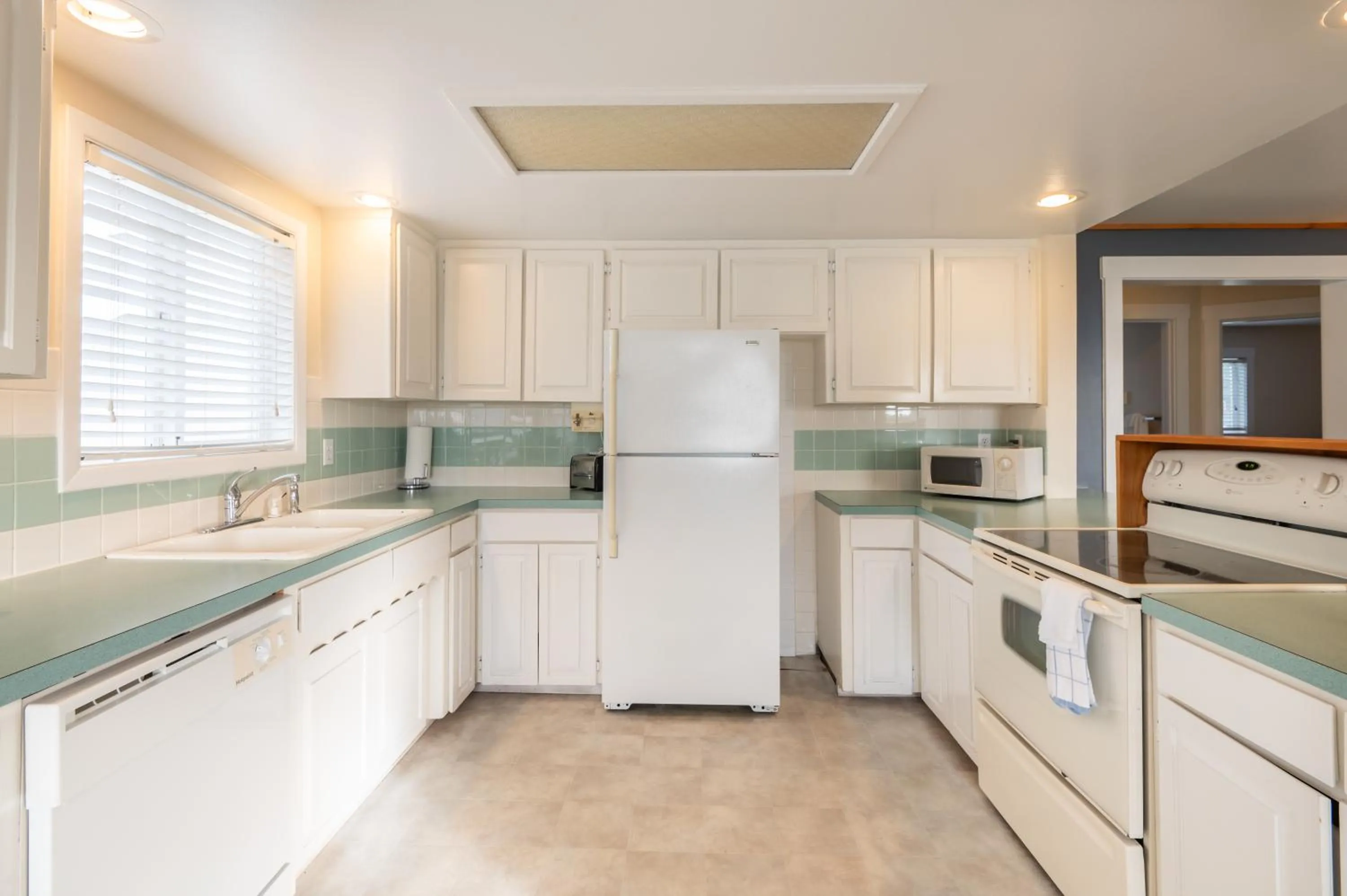 Pacific Reef Hotel & Light Show