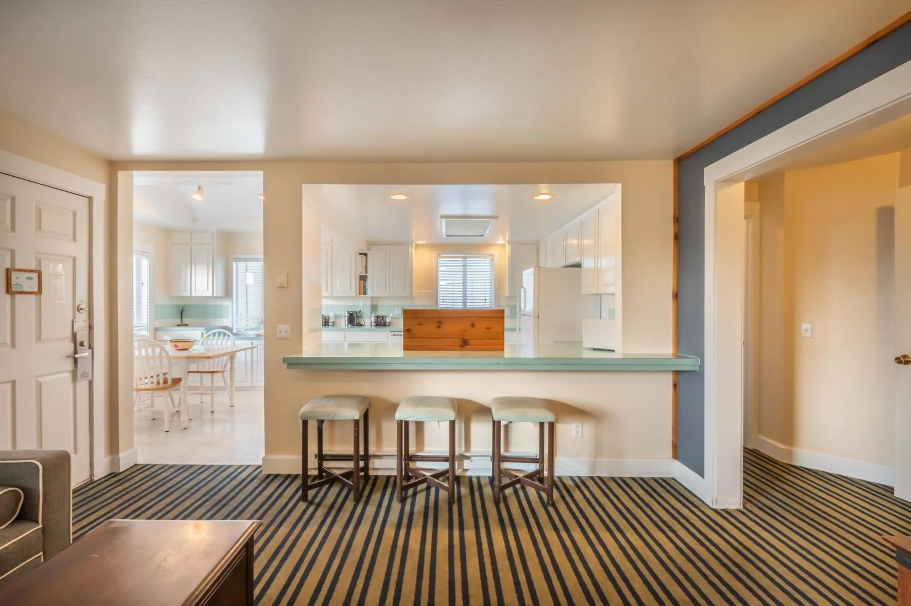 Pacific Reef Hotel & Light Show