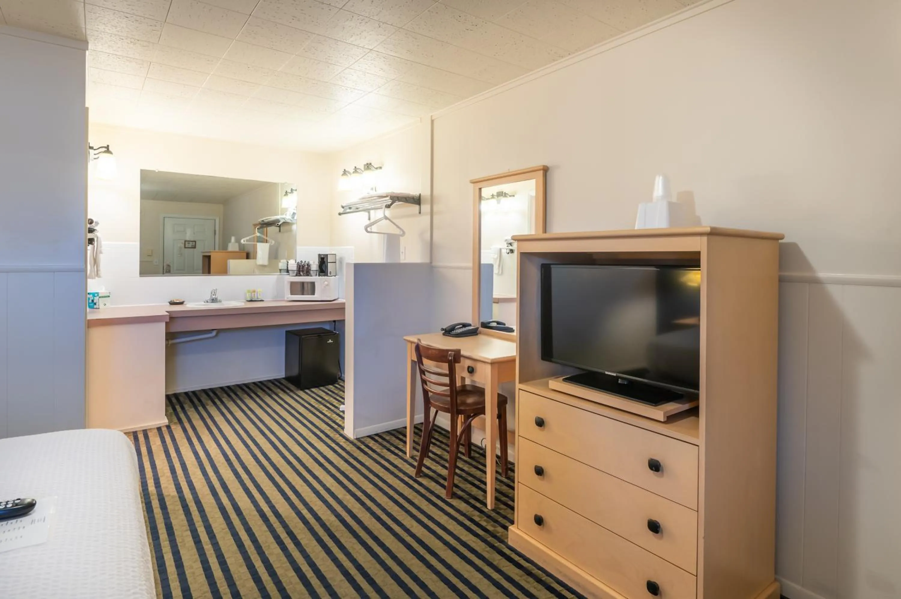 Pacific Reef Hotel & Light Show