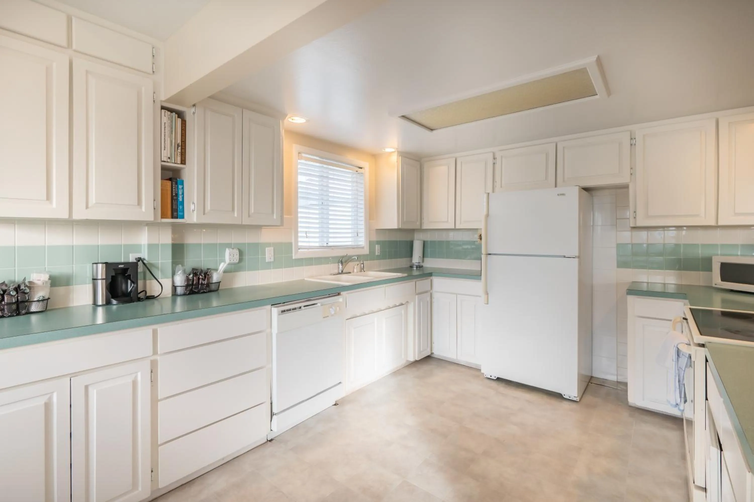 Pacific Reef Hotel & Light Show