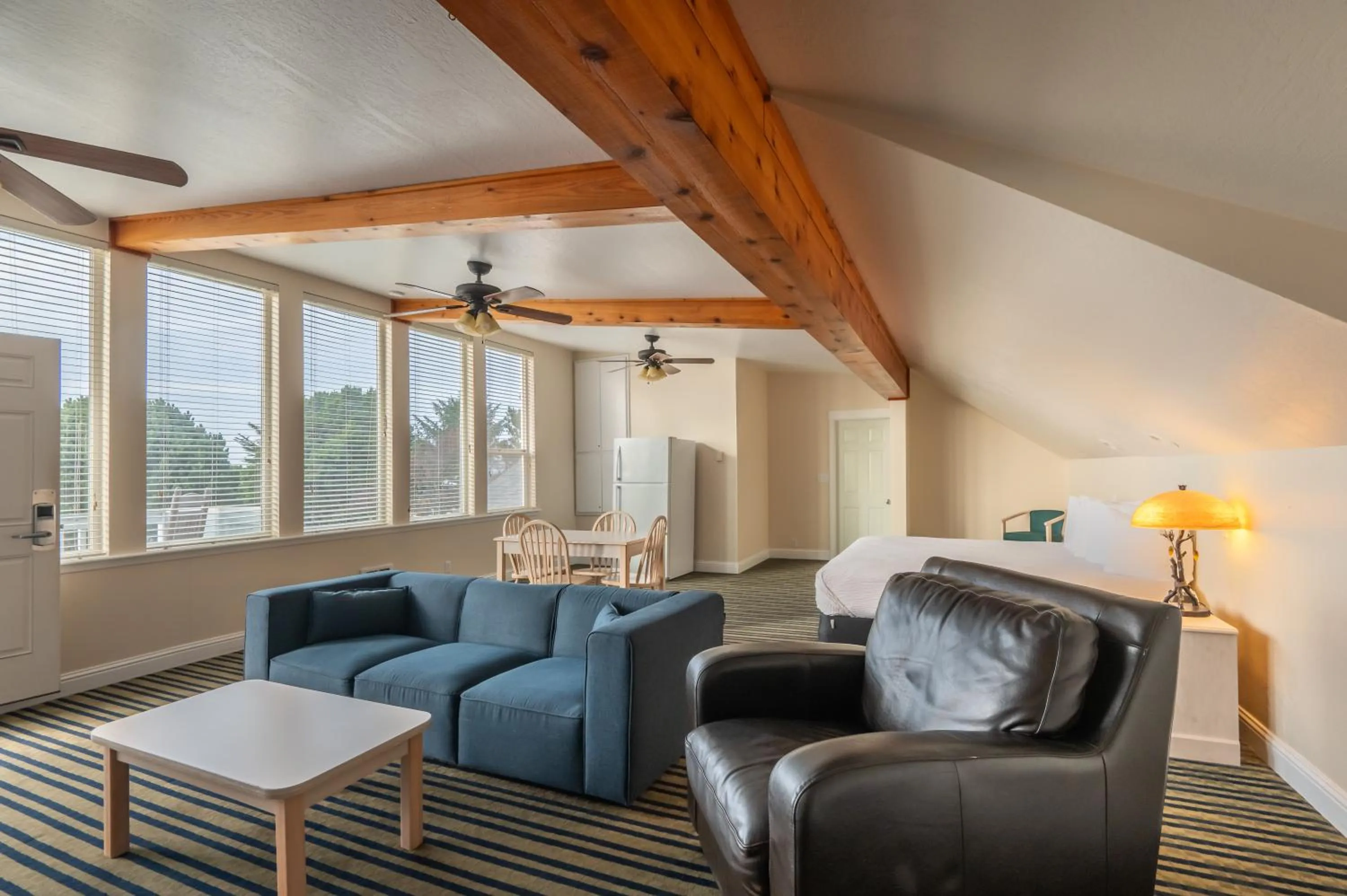 Pacific Reef Hotel & Light Show