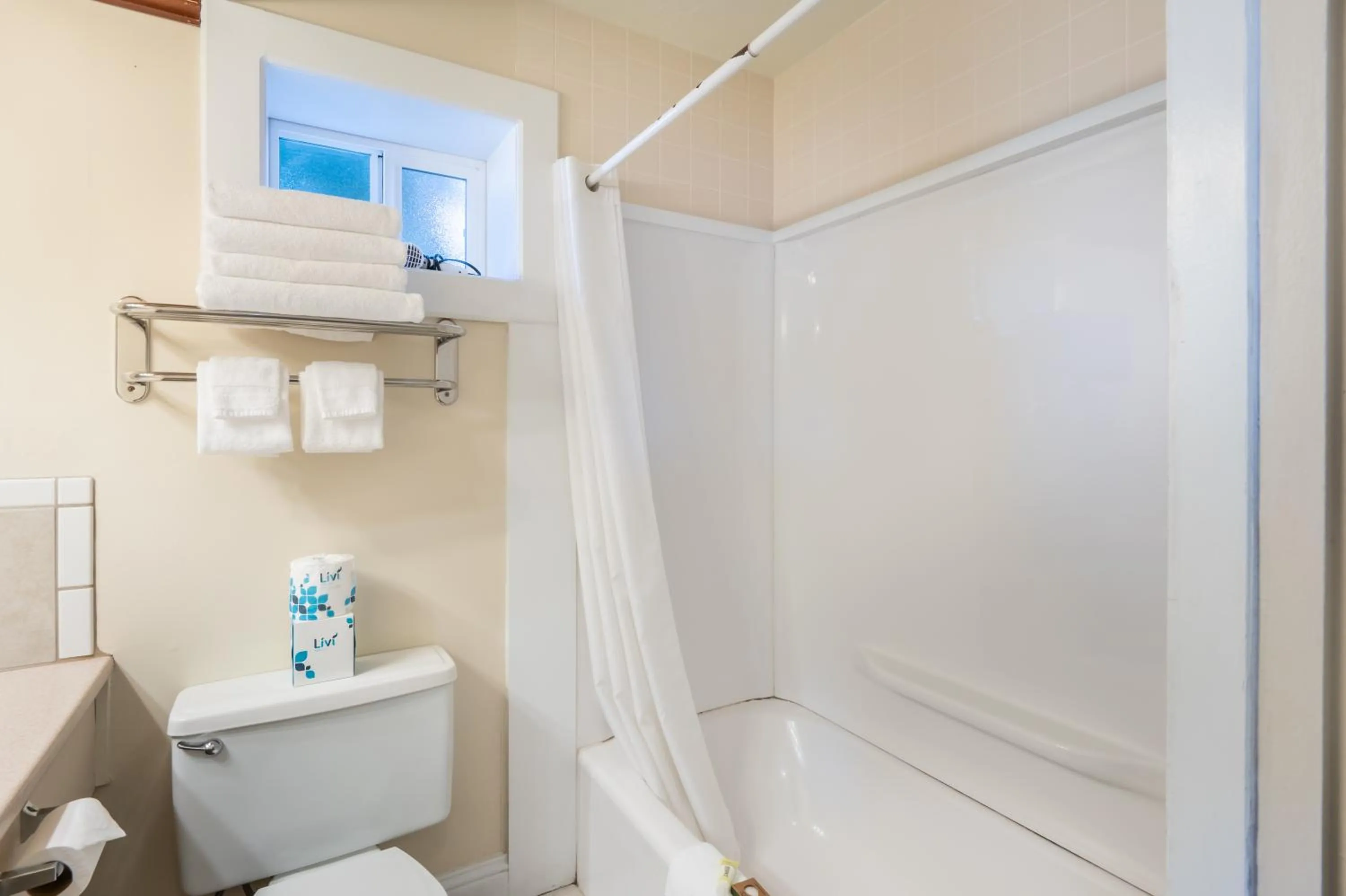 Pacific Reef Hotel & Light Show