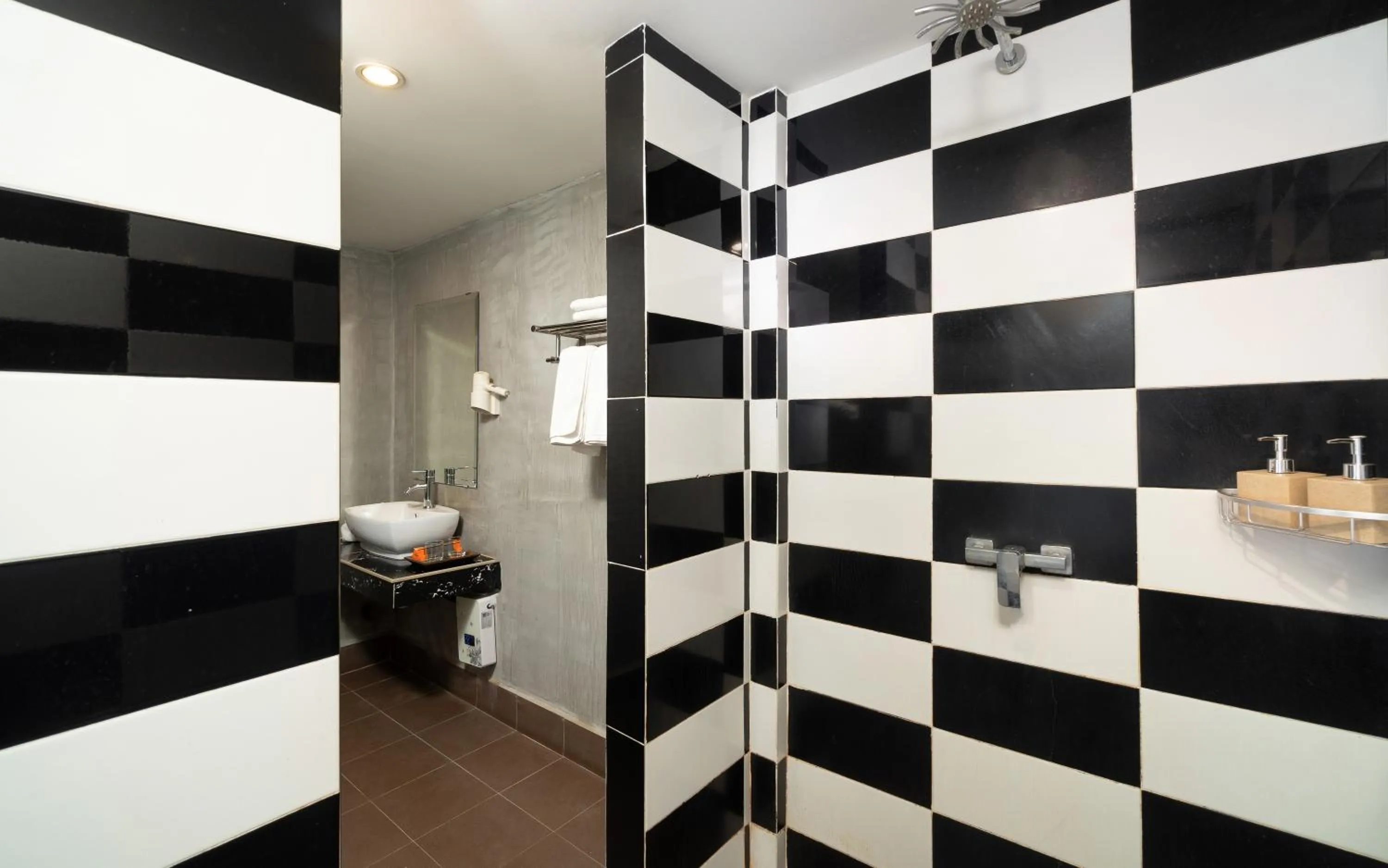 Shower in Dusit Hotel Siem Reap