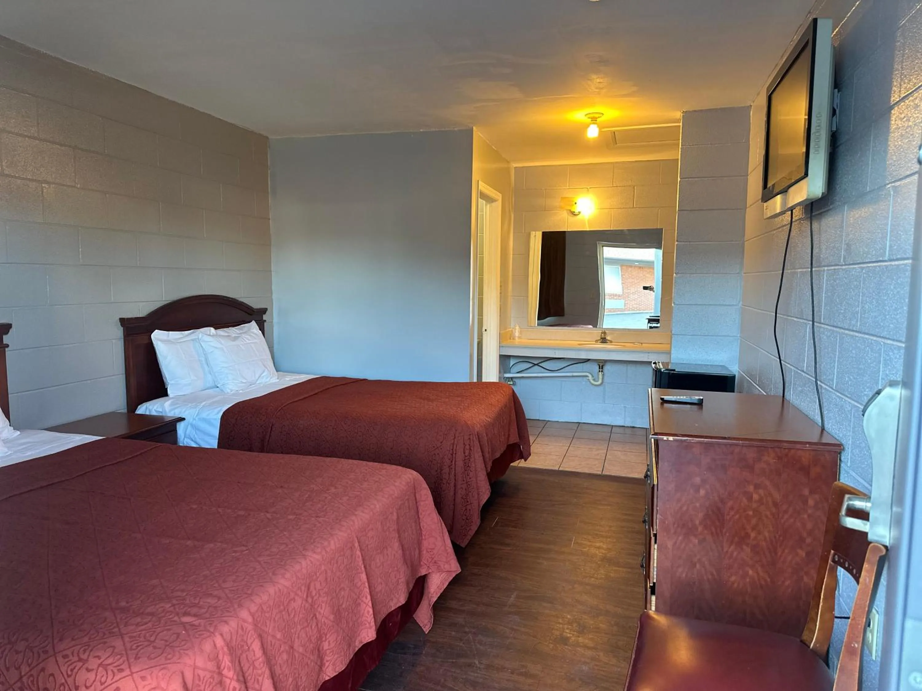 TV and multimedia, Bed in Sky Inn Hotel