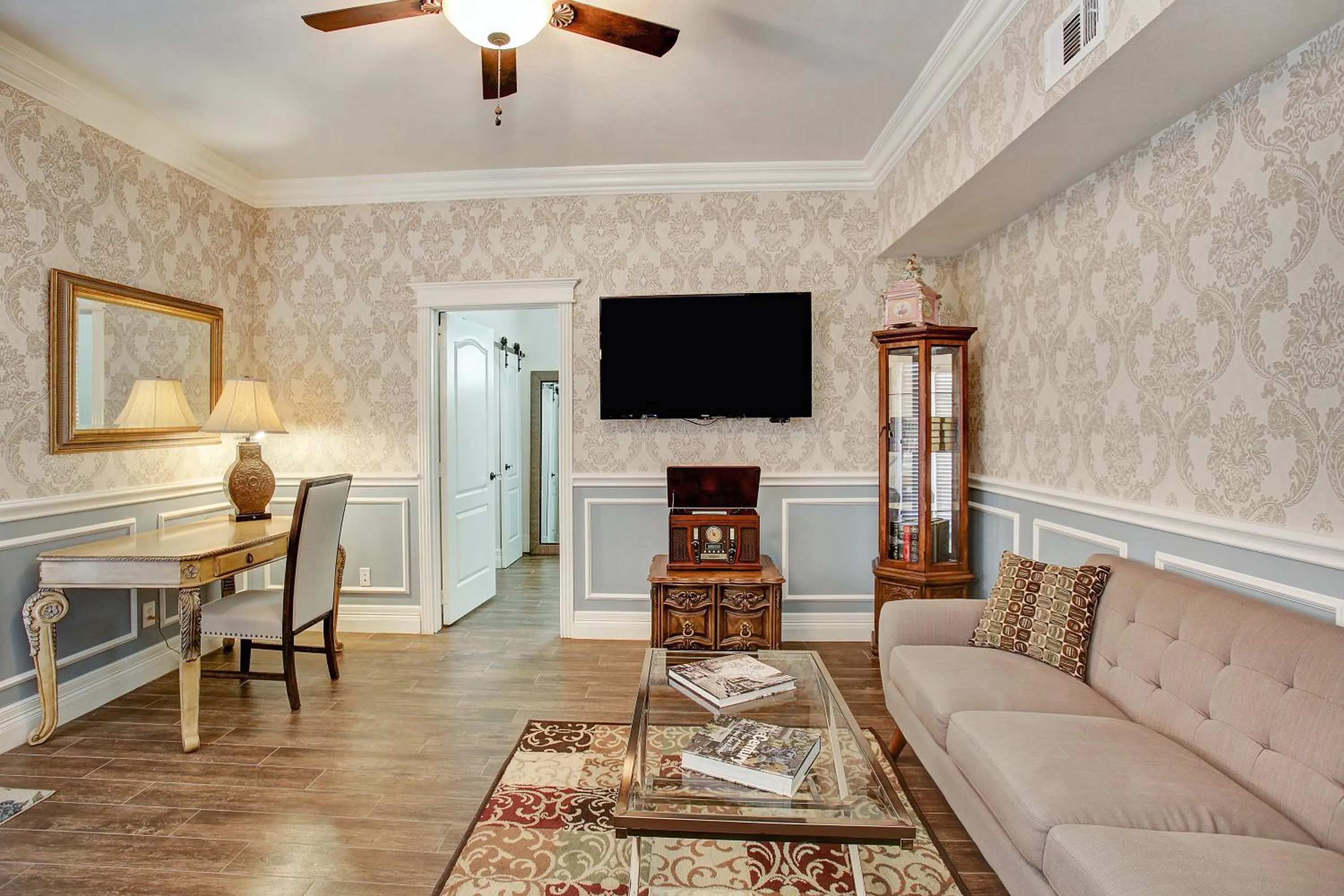 Sara's Inn on the Boulevard