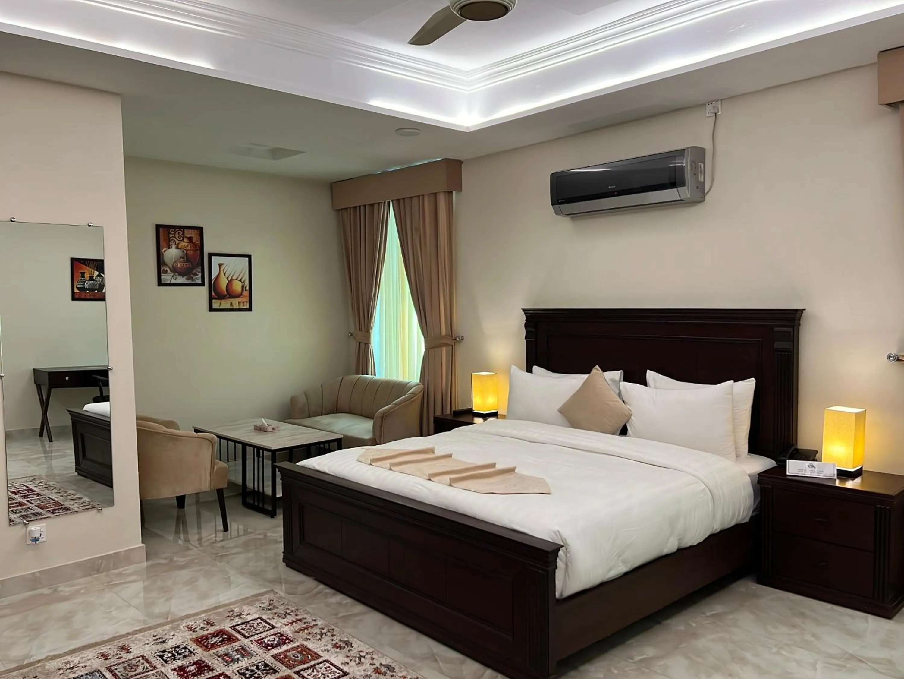 Fitness centre/facilities, Bed in Burj Ul Zaki