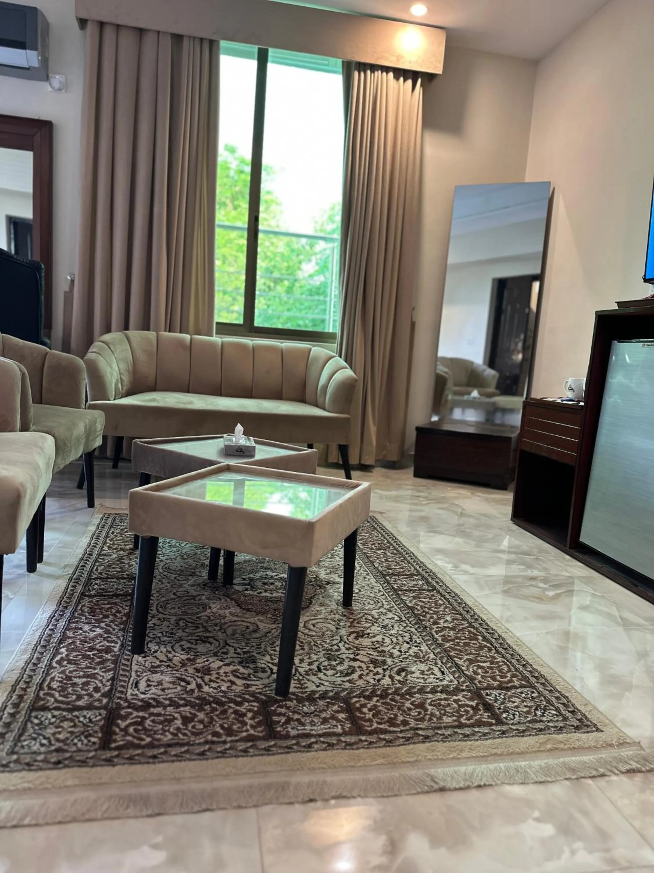 TV and multimedia in Burj Ul Zaki