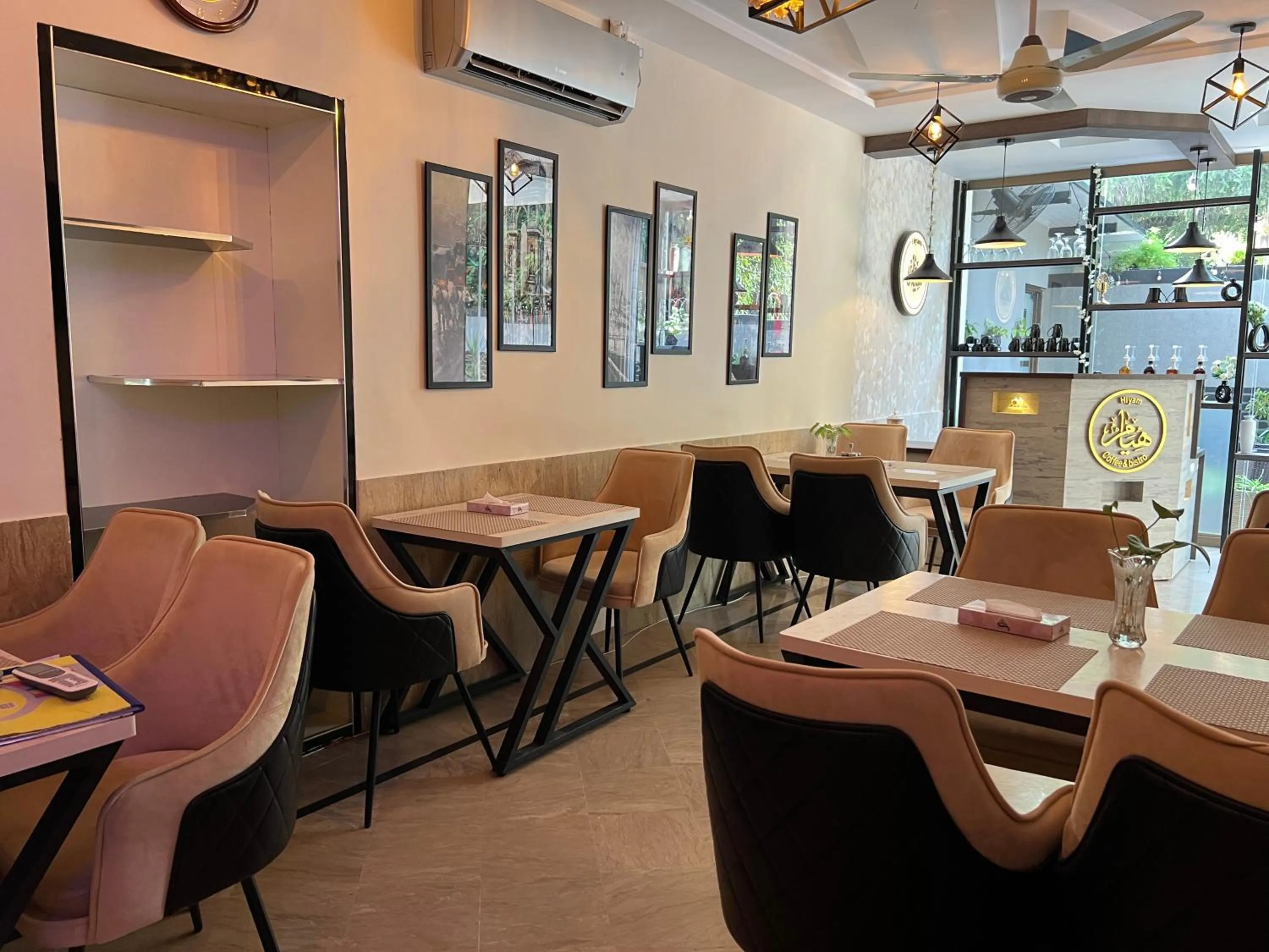 Restaurant/places to eat in Burj Ul Zaki