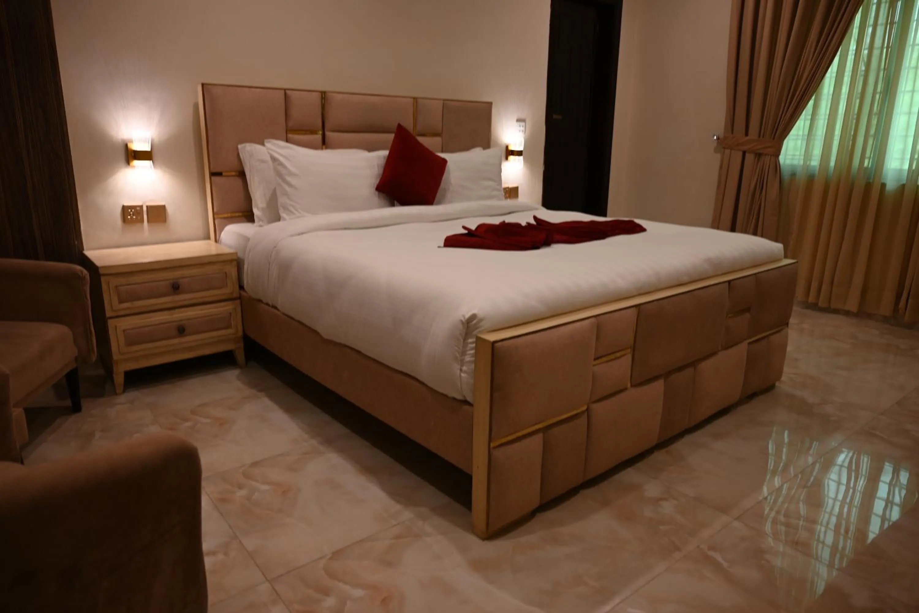 Bedroom, Bed in Burj Ul Zaki