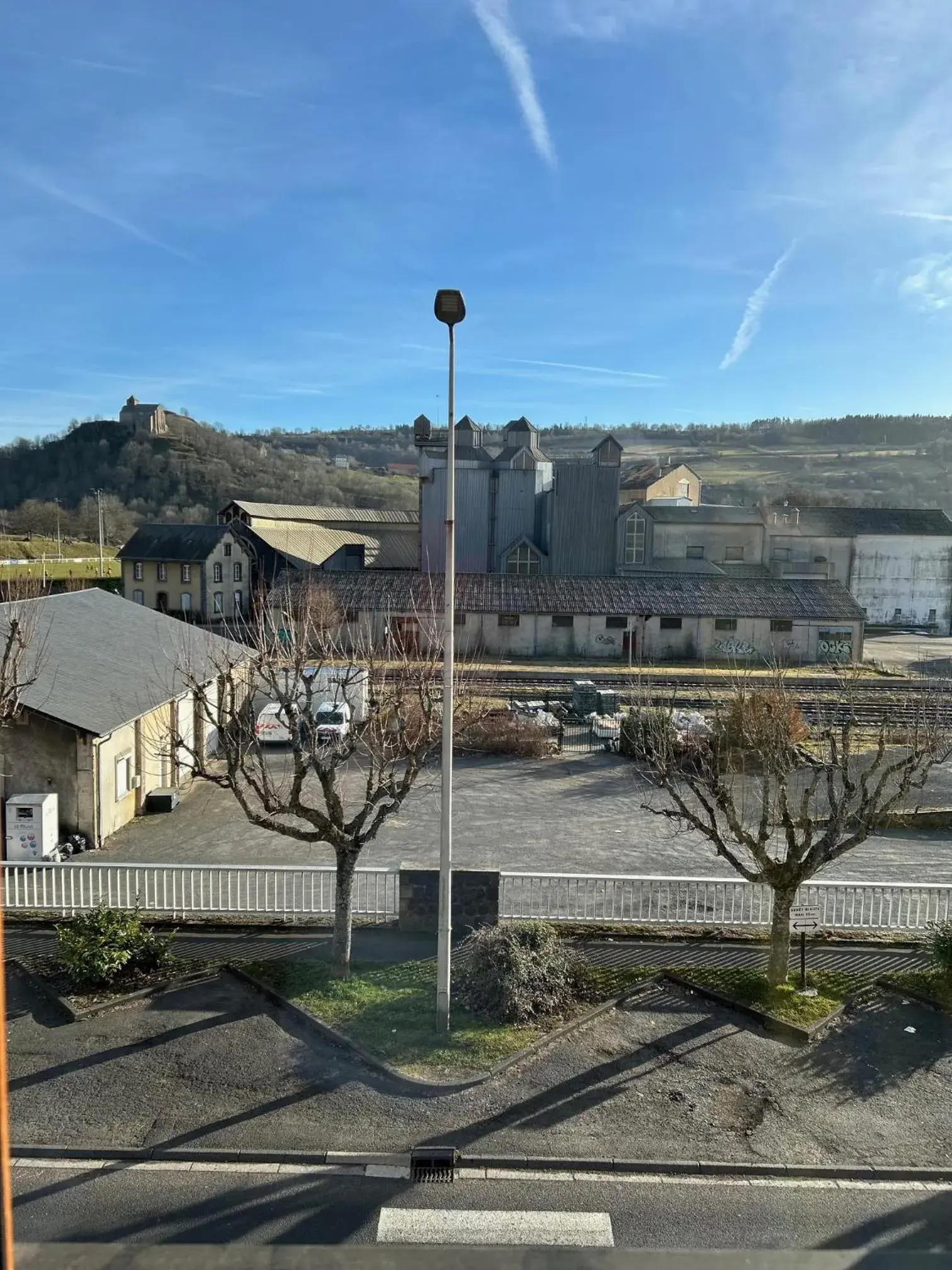 Double Room with Mountain and street View in AUX GLOBE-TROTTERS Double Room with Mountain and street View in AUX GLOBE-TROTTERS