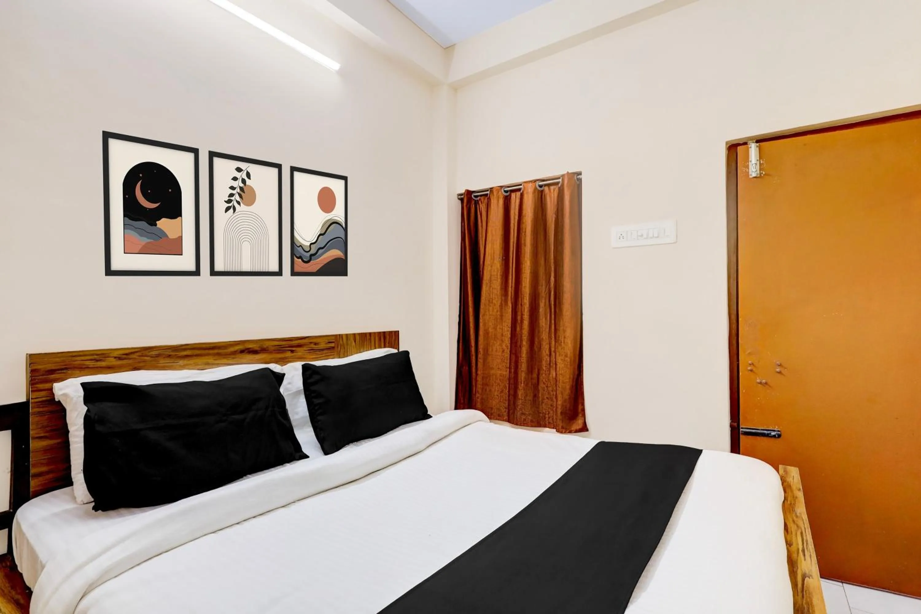 Bedroom, Bed in Hotel O Parthasarathyswamy Temple Formerly RKH Inn