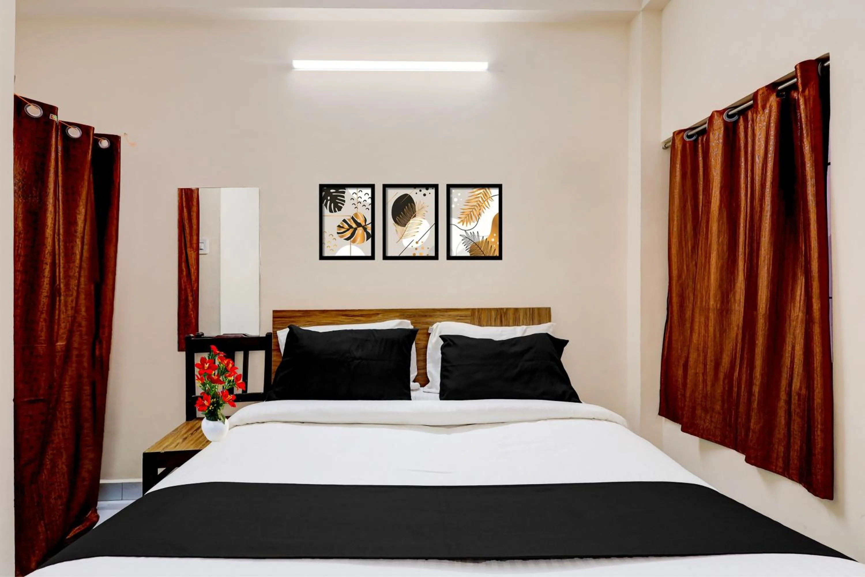 Bedroom, Bed in Hotel O Parthasarathyswamy Temple Formerly RKH Inn