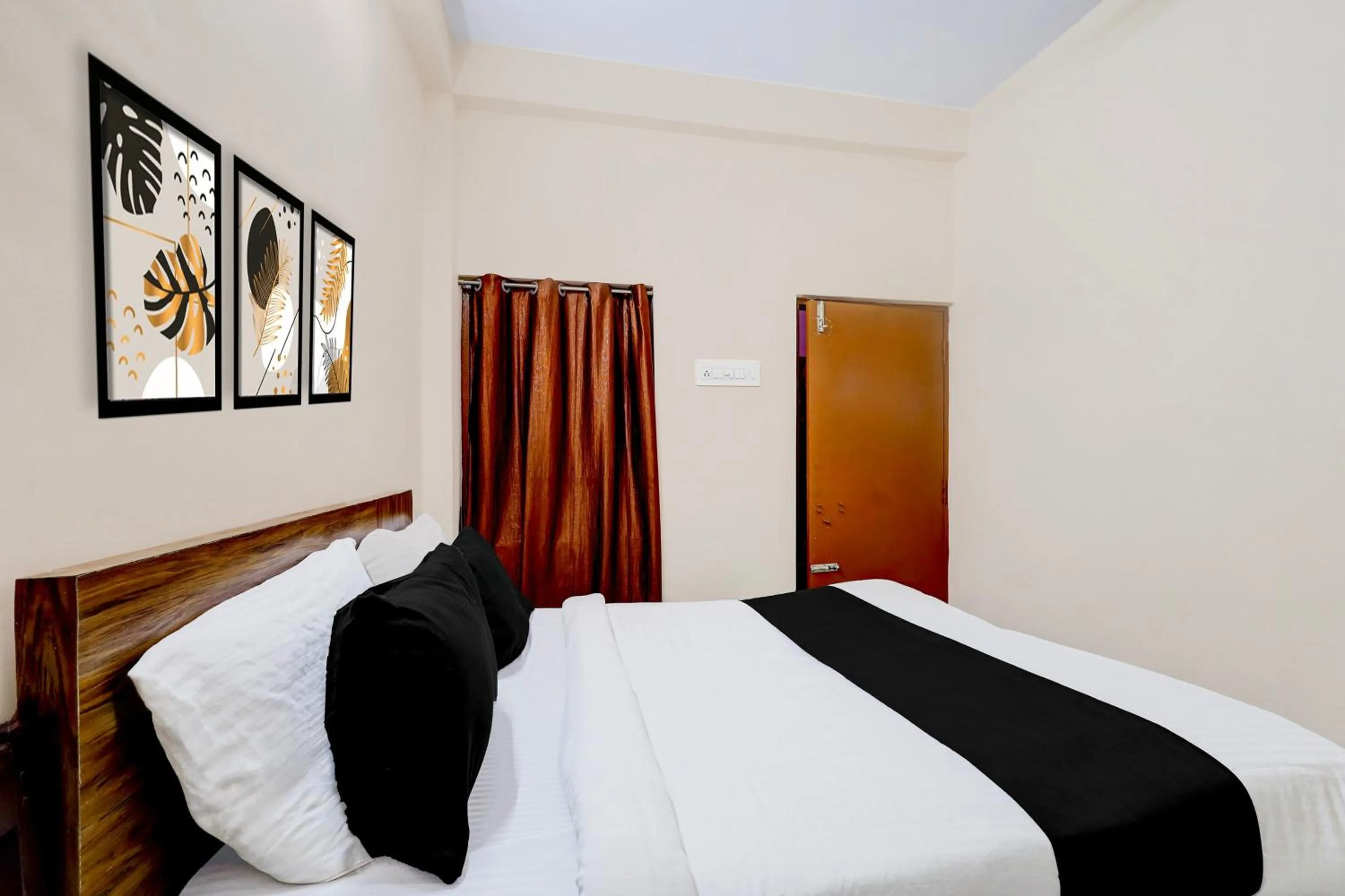 Bedroom, Bed in Hotel O Parthasarathyswamy Temple Formerly RKH Inn