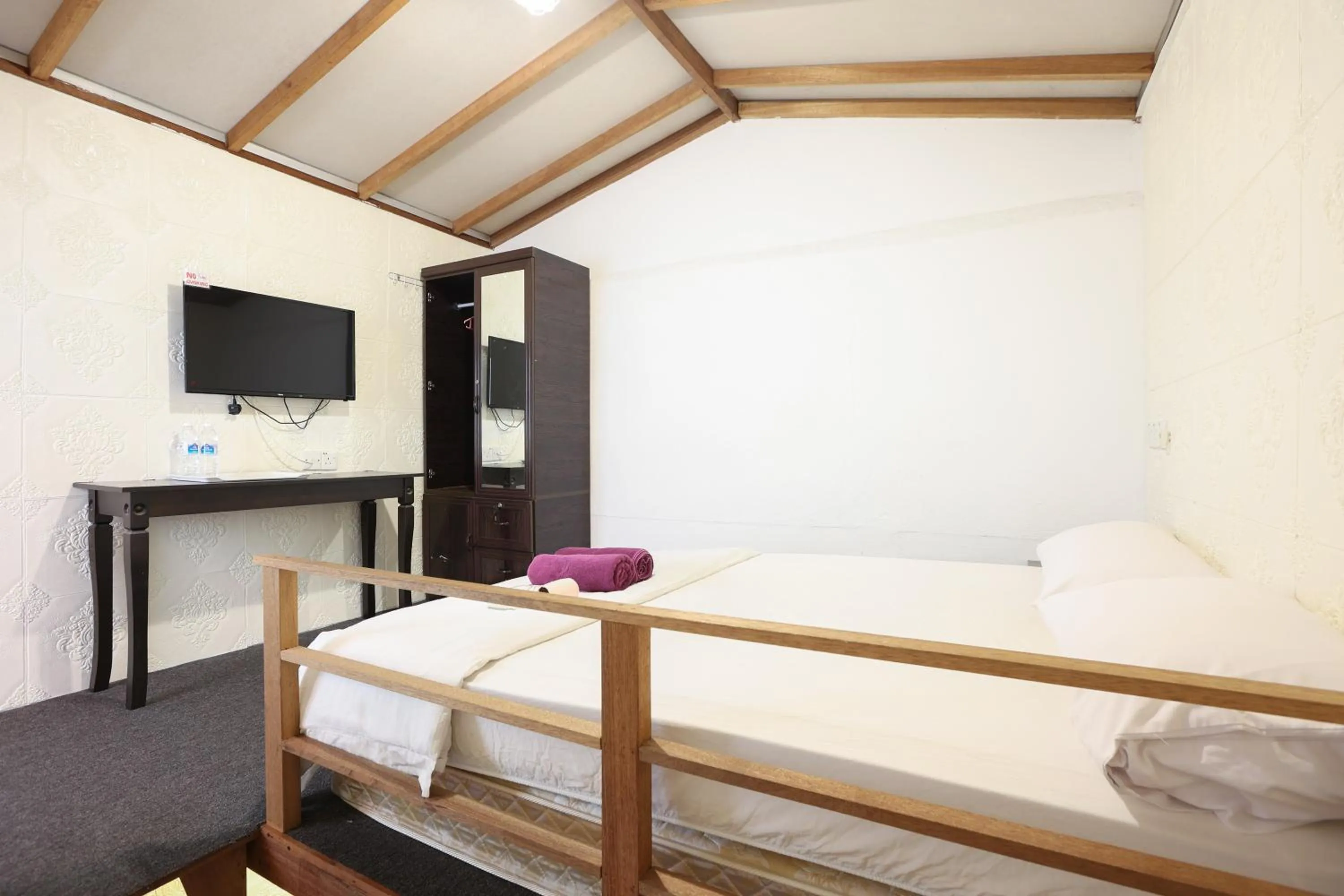 Bed in Dou Houz Georgetown