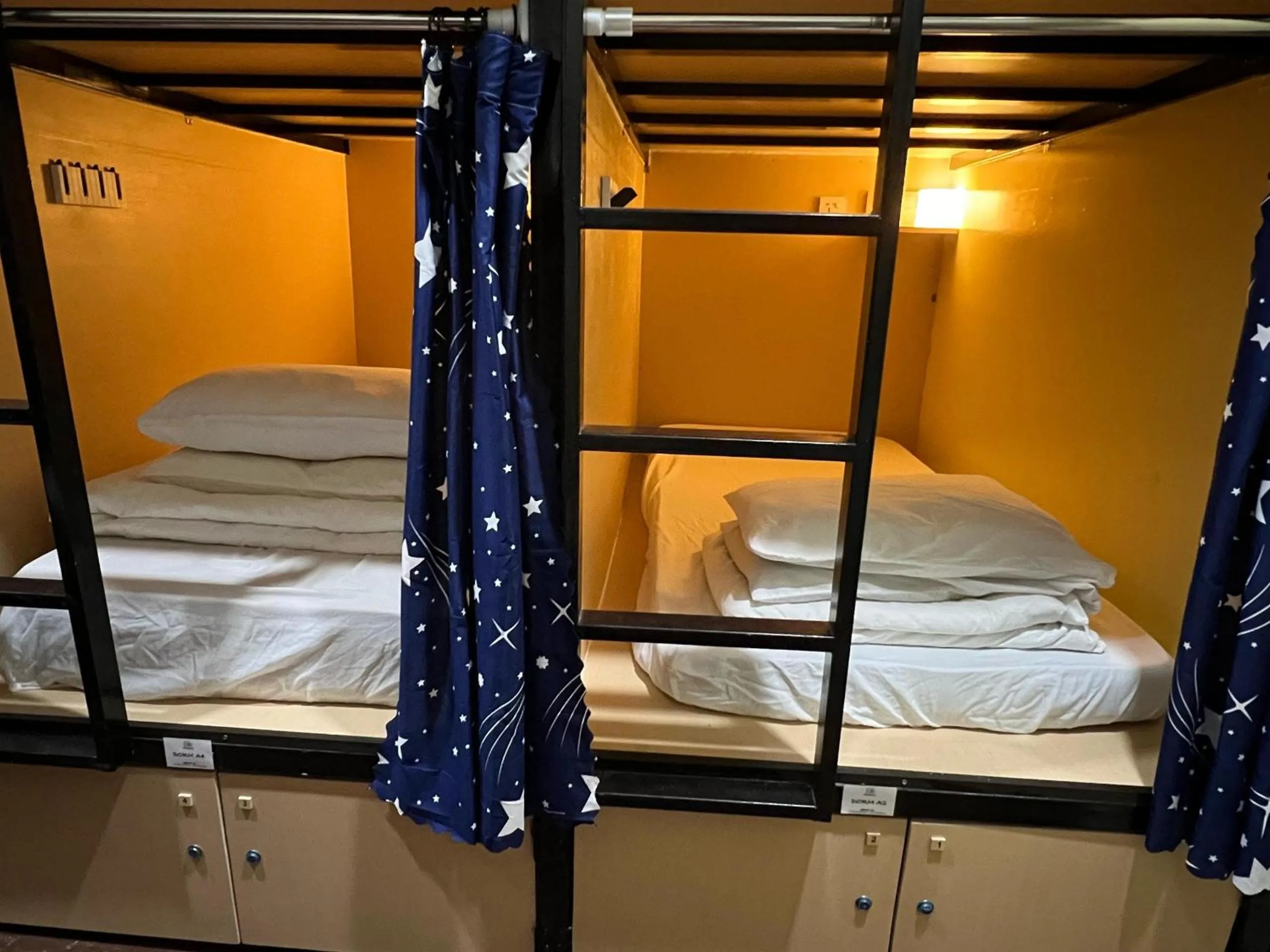 bunk bed, Bed in Dou Houz Georgetown