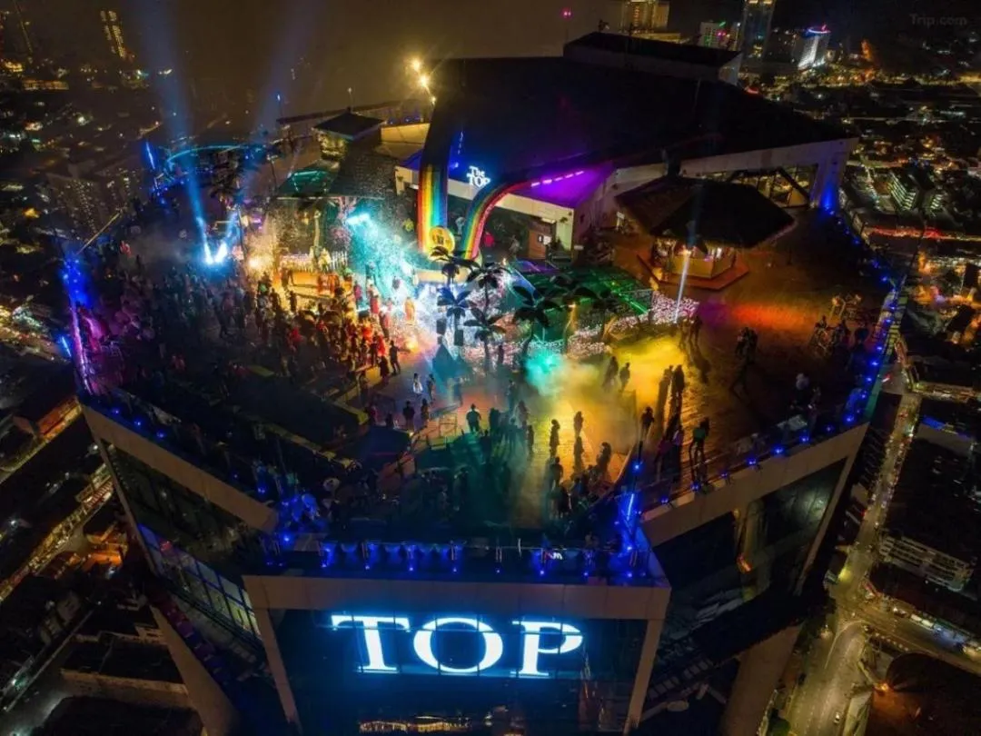 Night in Dou Houz Georgetown