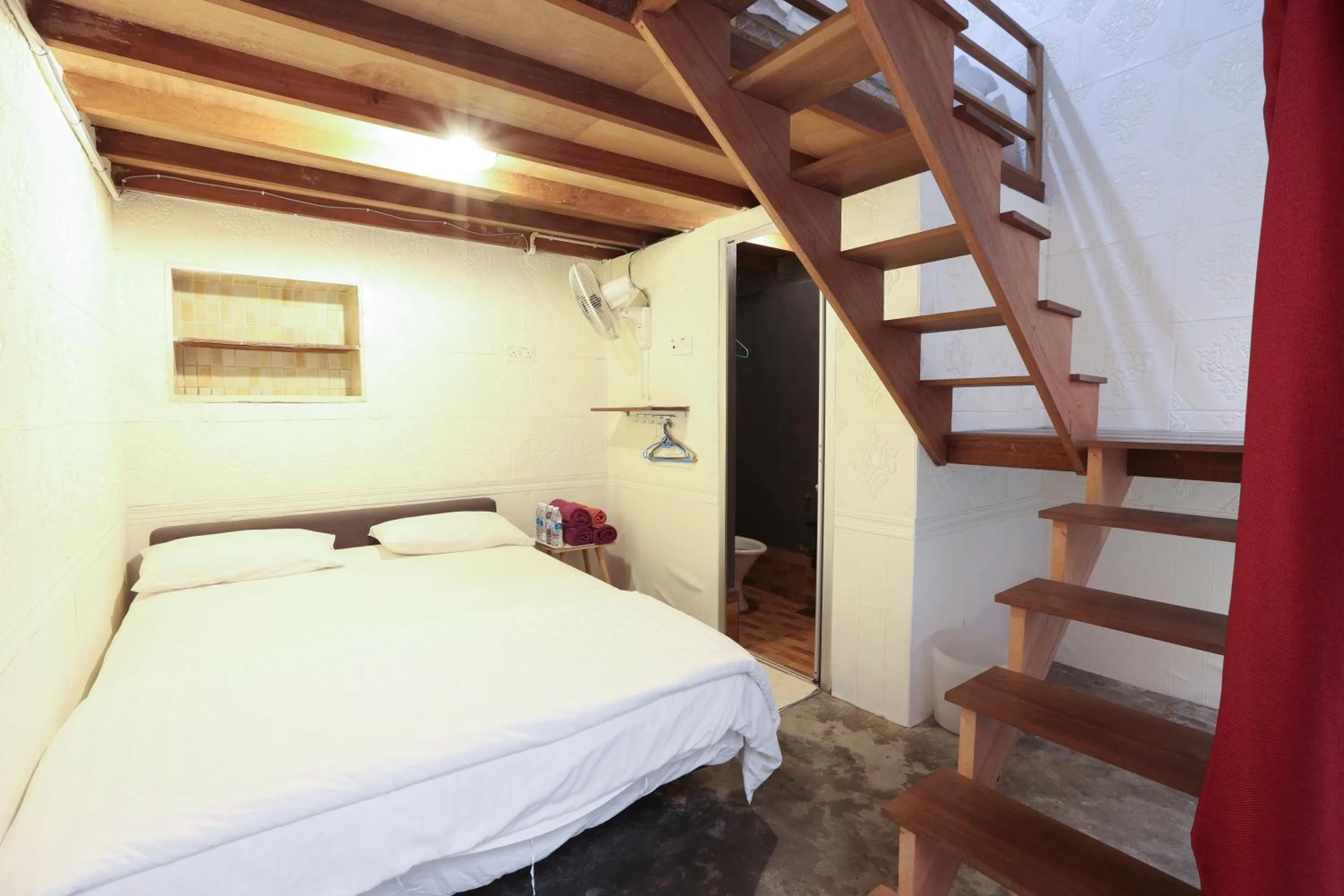 Bed in Dou Houz Georgetown